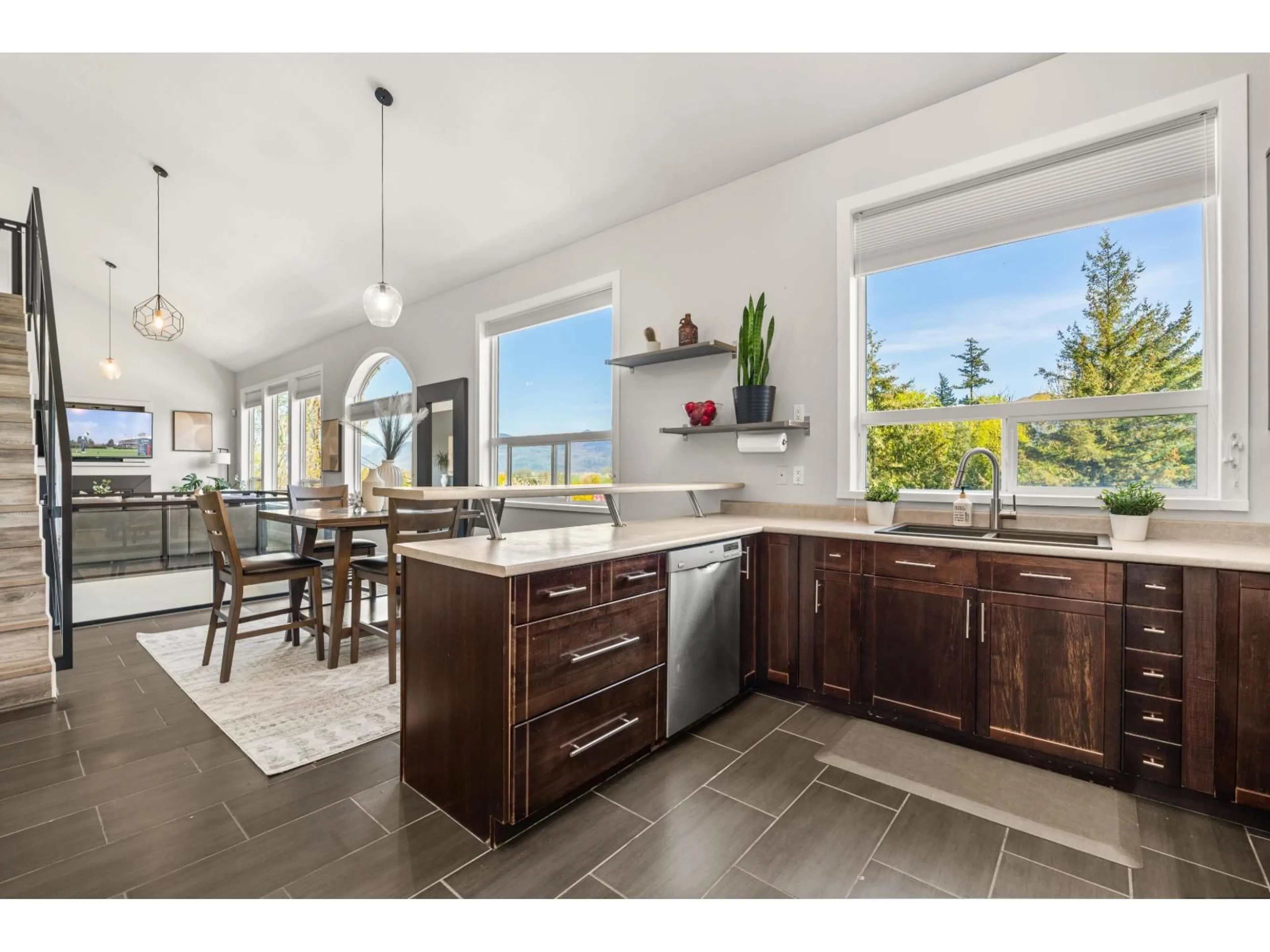 Open concept kitchen, ceramic/tile floor for 36047 OLD YALE, Abbotsford British Columbia V3G2C6