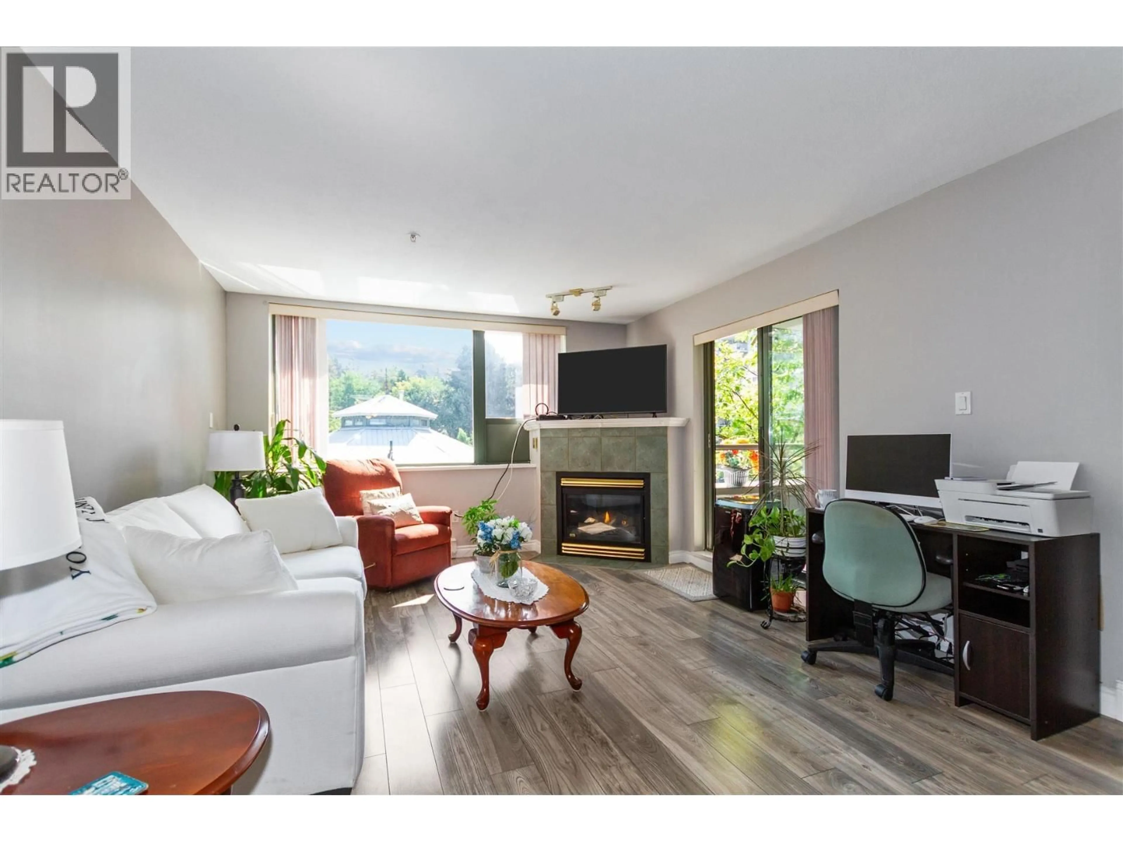 Living room with furniture, wood/laminate floor for 219 - 225 NEWPORT DRIVE, Port Moody British Columbia V3H5C7