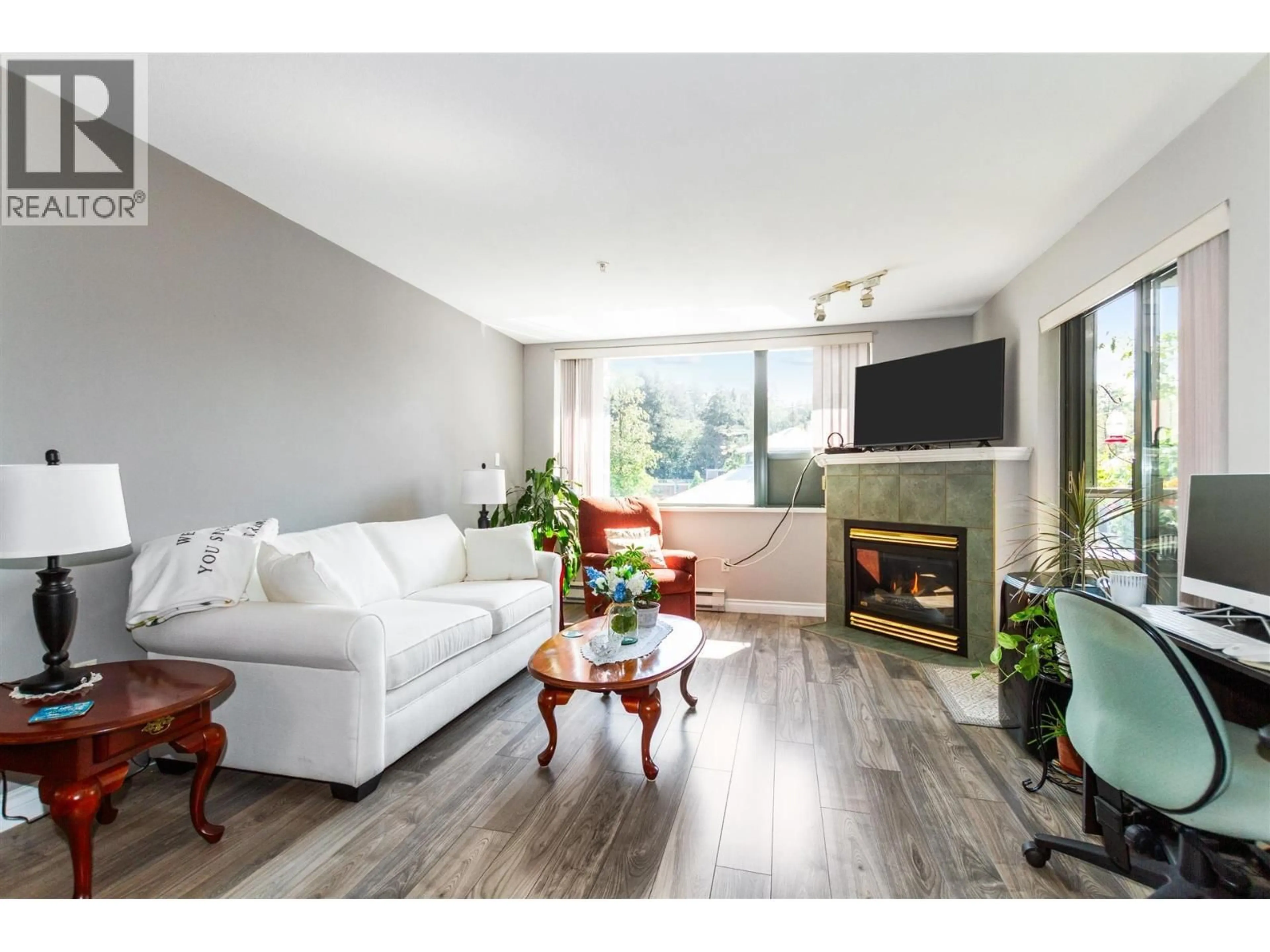 Living room with furniture, wood/laminate floor for 219 - 225 NEWPORT DRIVE, Port Moody British Columbia V3H5C7