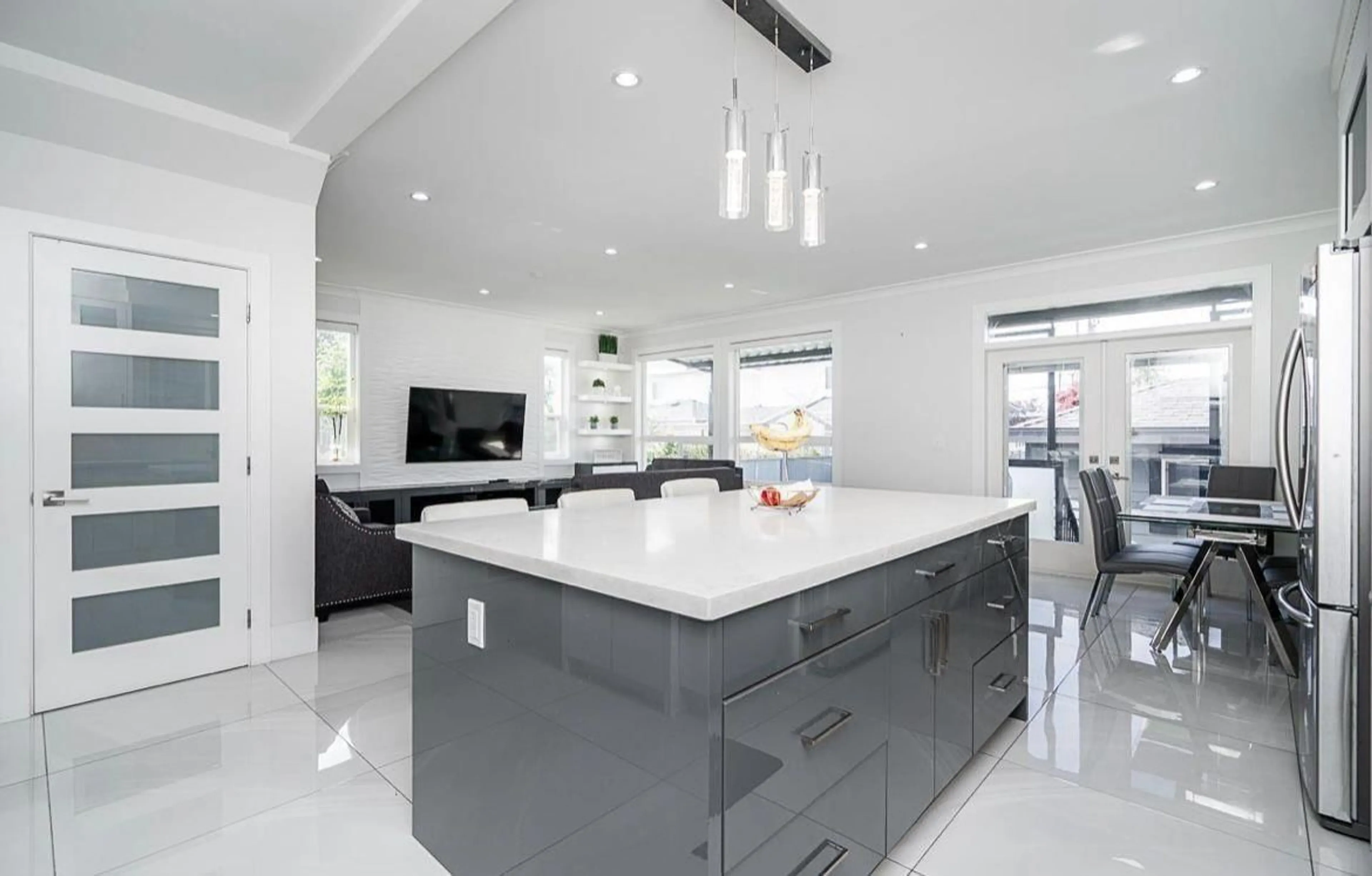 Contemporary kitchen, unknown for 11833 86A, Delta British Columbia V4C2Z2