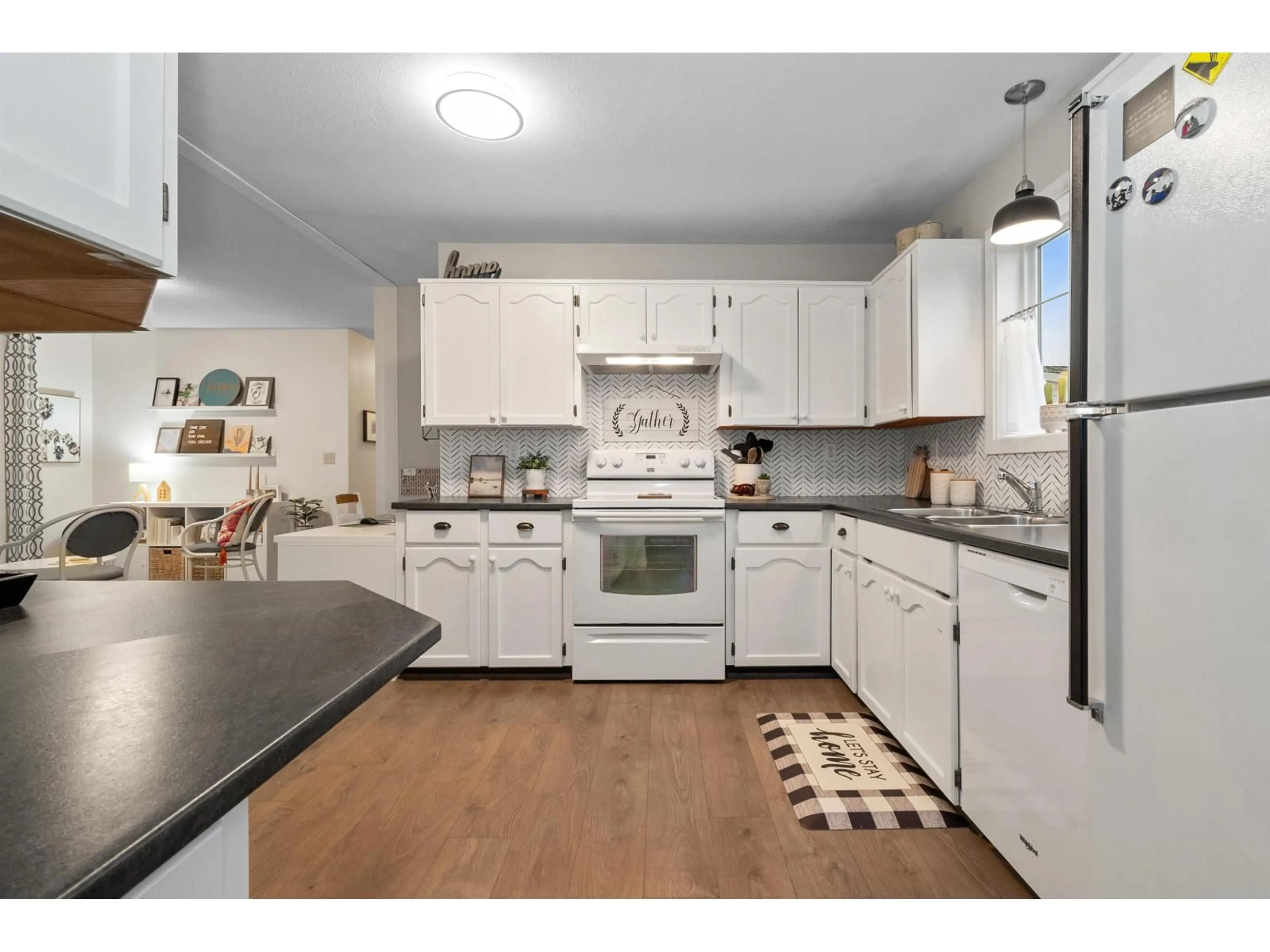 Open concept kitchen, unknown for 101 - 9055 ASHWELL ROAD, Chilliwack British Columbia V2P7S6