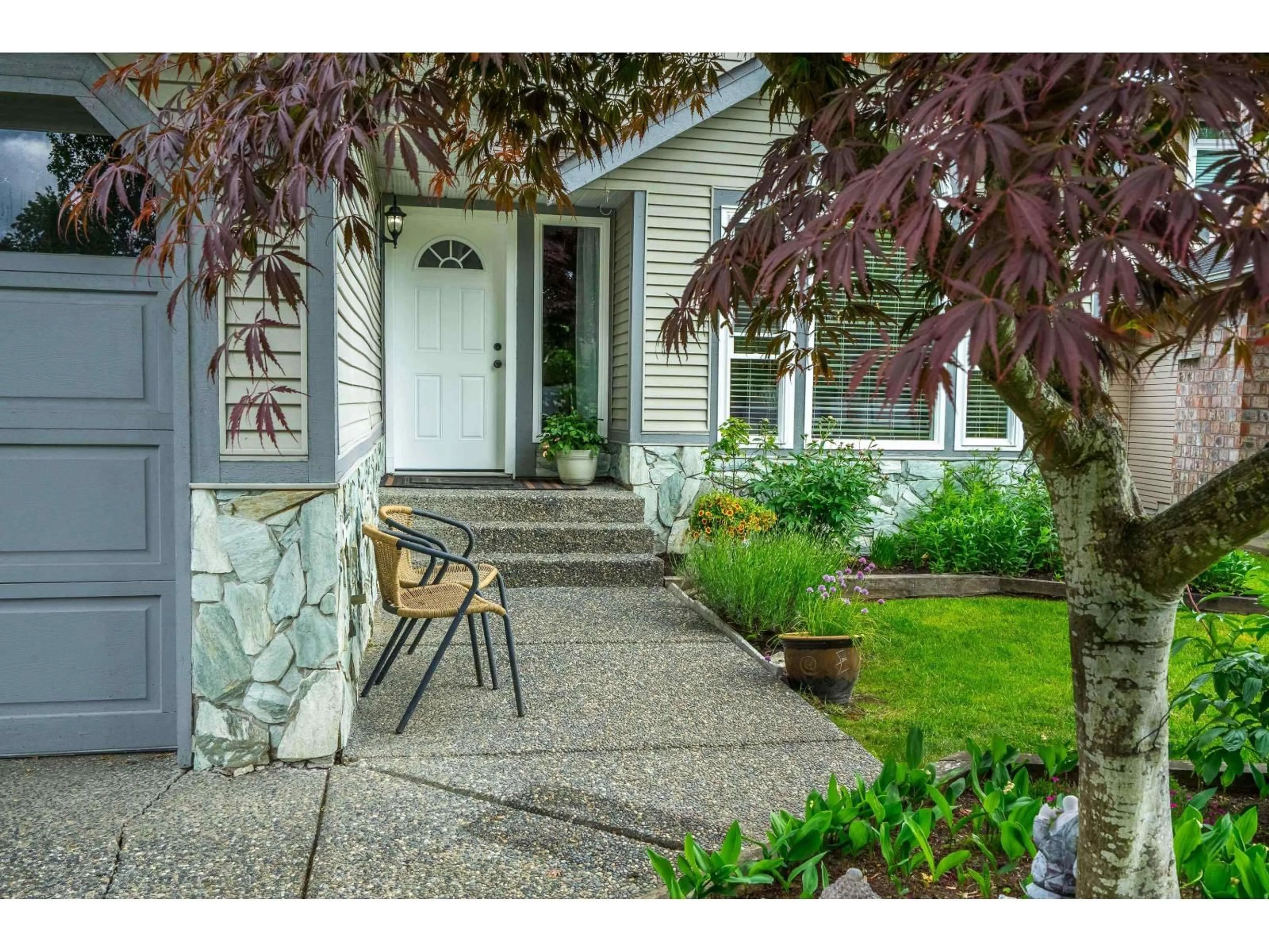 Indoor entryway for 8548 212, Langley British Columbia V1M2E7