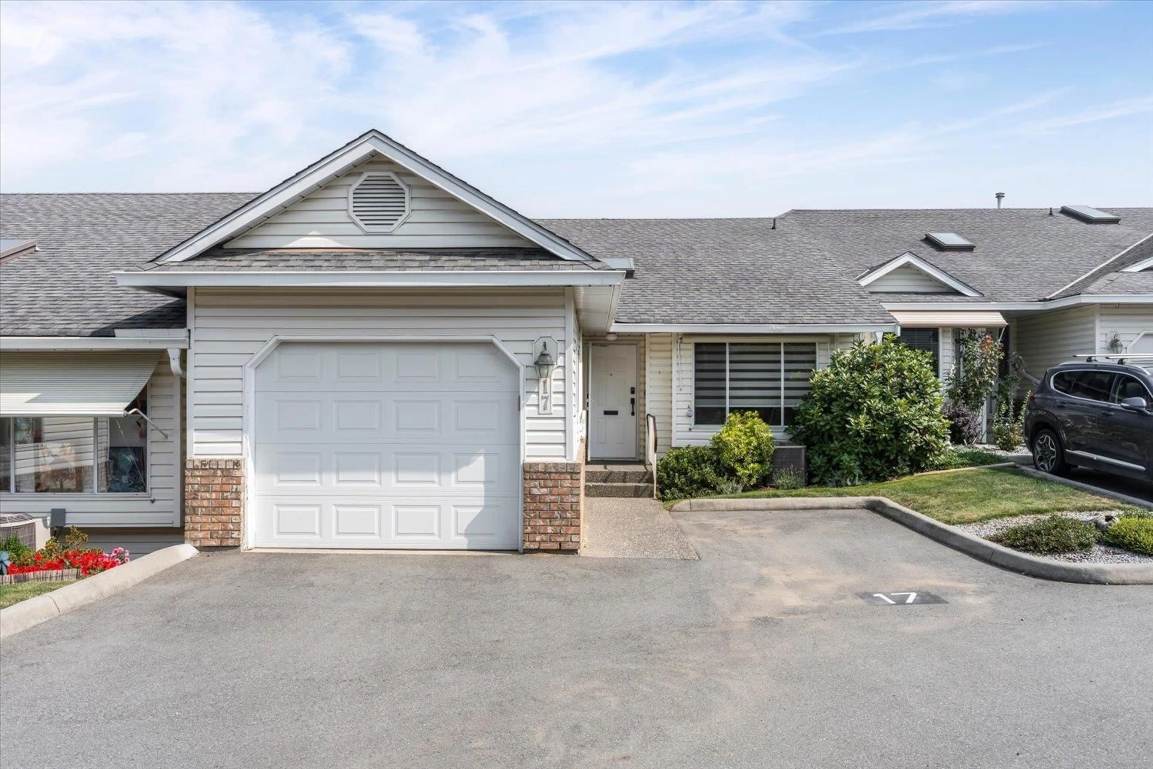 Home with vinyl exterior material, street for 17 - 3054 TRAFALGAR, Abbotsford British Columbia V2S7X6