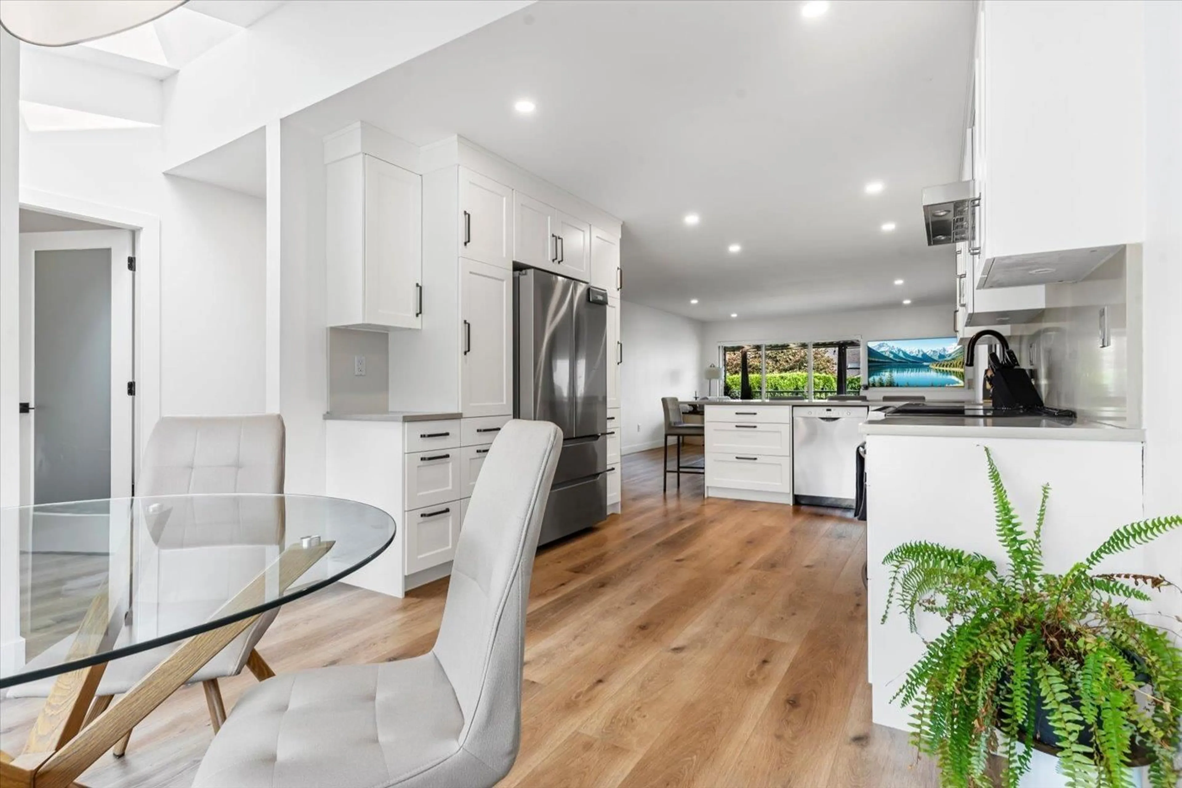 Open concept kitchen, unknown for 17 - 3054 TRAFALGAR, Abbotsford British Columbia V2S7X6