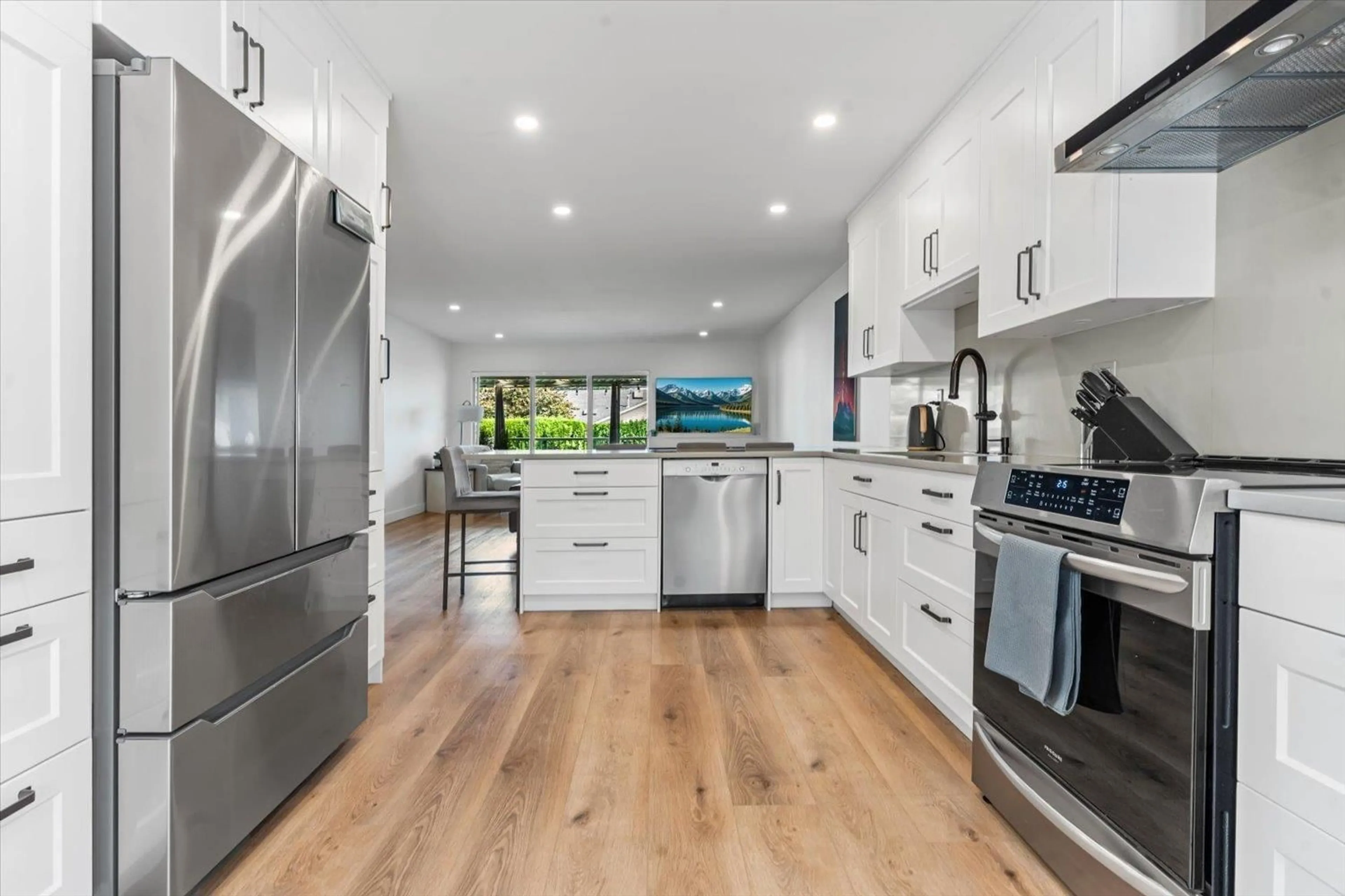 Open concept kitchen, unknown for 17 - 3054 TRAFALGAR, Abbotsford British Columbia V2S7X6