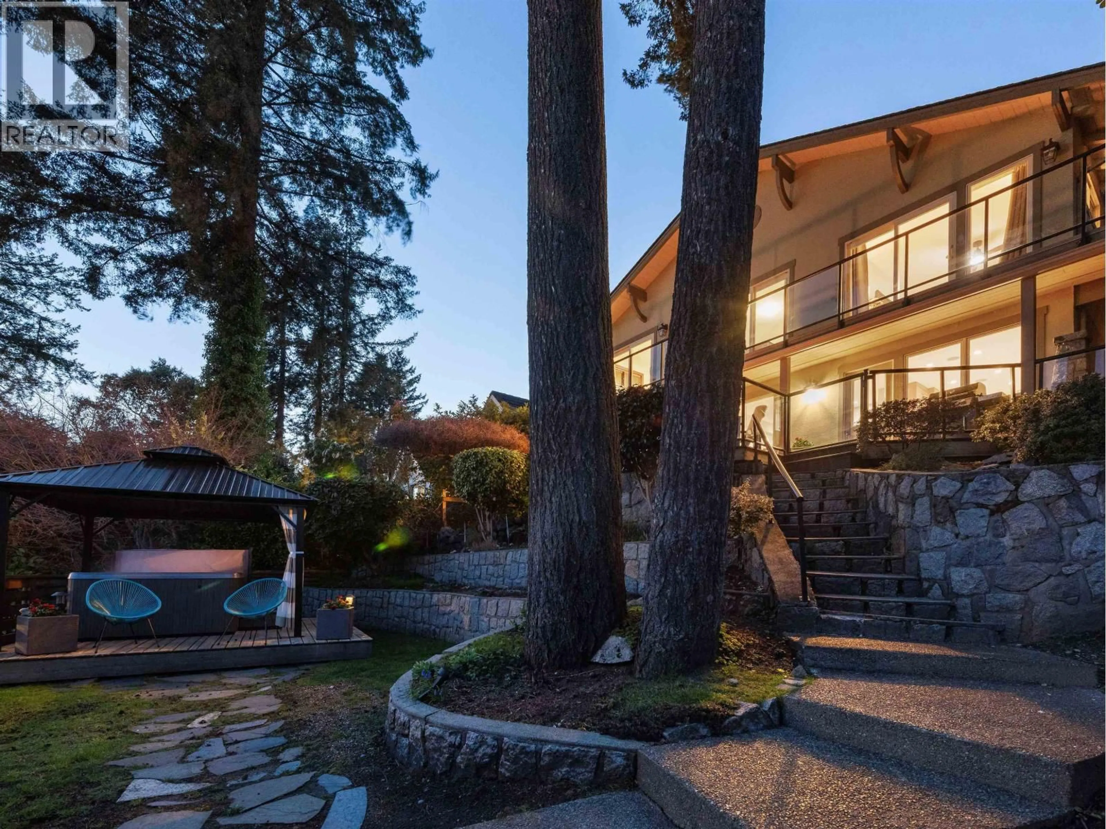 Patio, unknown for 1144 KEITH ROAD, North Vancouver British Columbia V7P1Y7