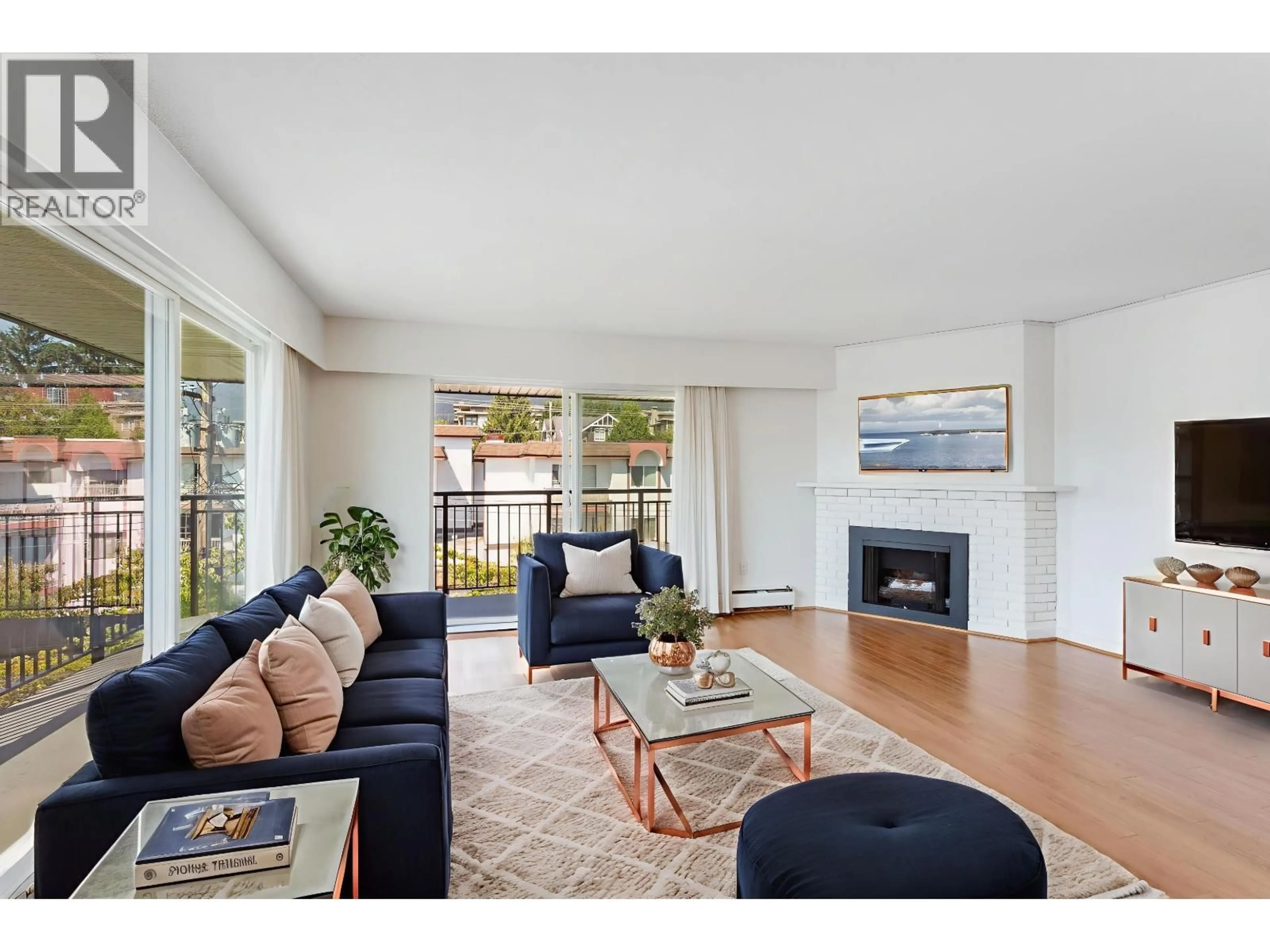 Living room with furniture, wood/laminate floor for 303 - 134 20TH STREET, North Vancouver British Columbia V7M1Y4