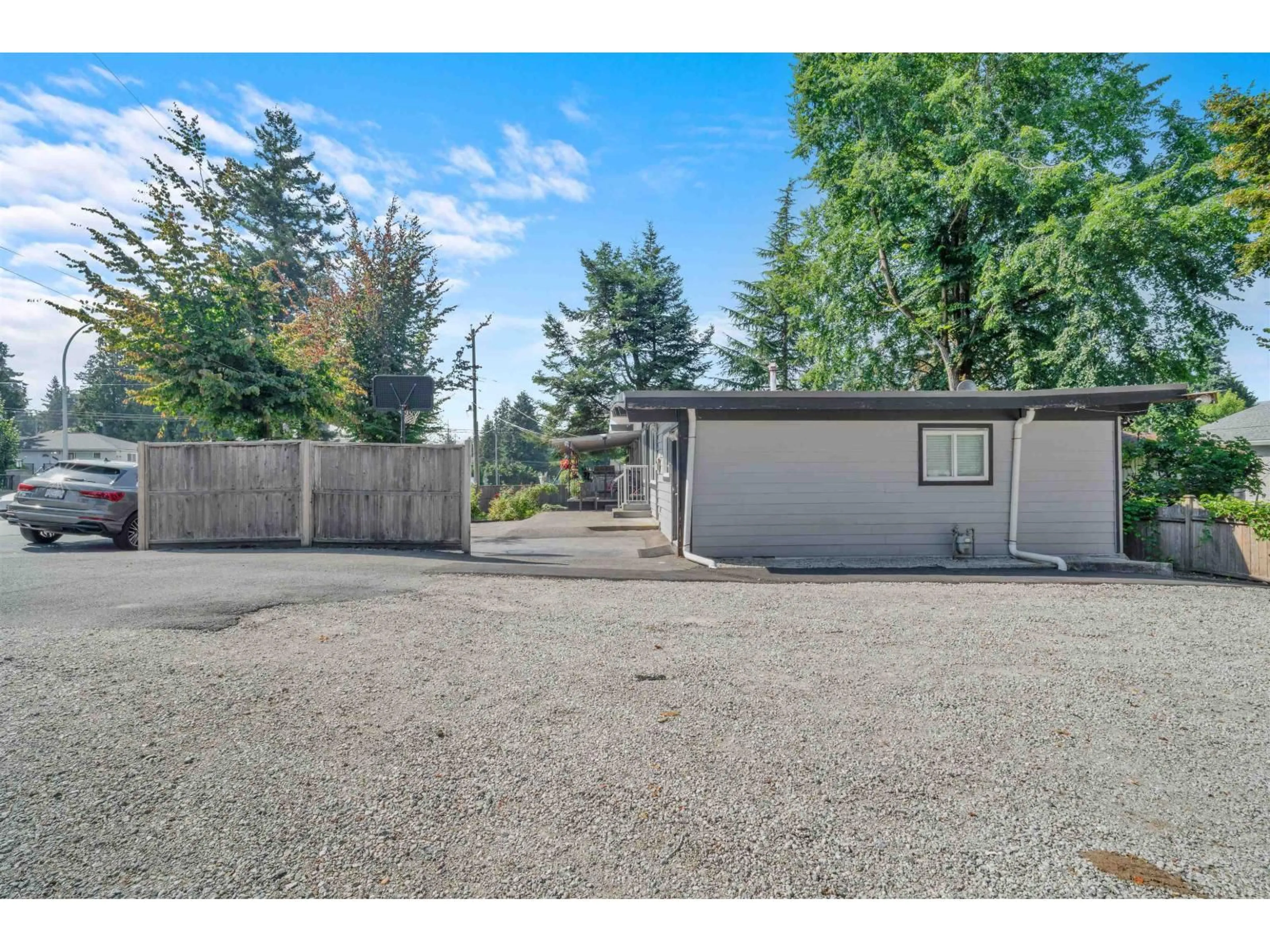 A pic from outside/outdoor area/front of a property/back of a property/a pic from drone, street for 12847 106, Surrey British Columbia V3T2B9