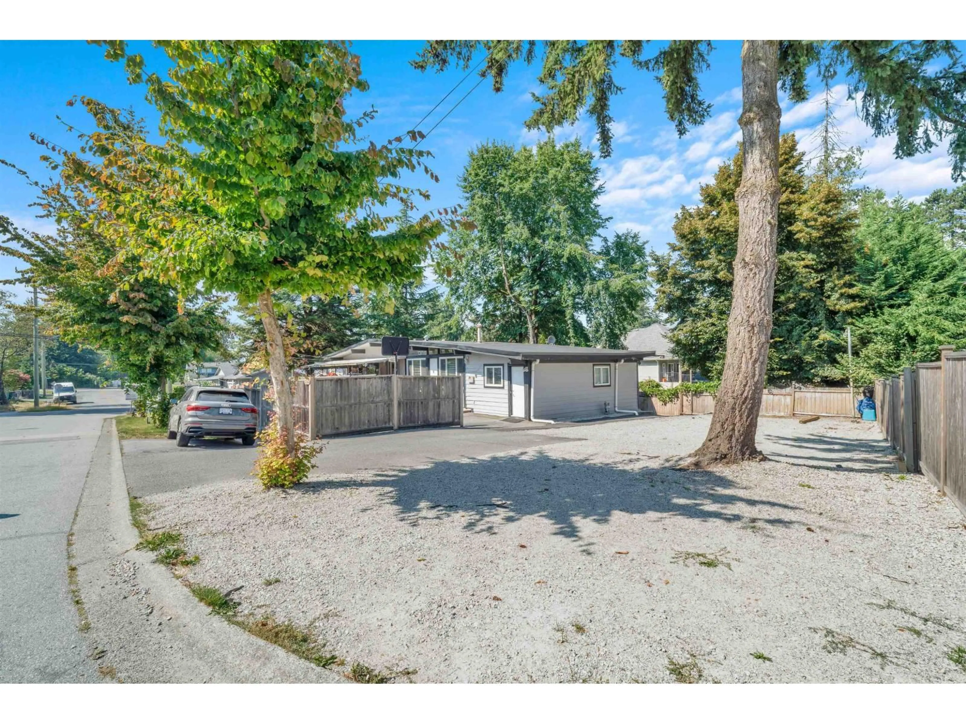 A pic from outside/outdoor area/front of a property/back of a property/a pic from drone, street for 12847 106, Surrey British Columbia V3T2B9