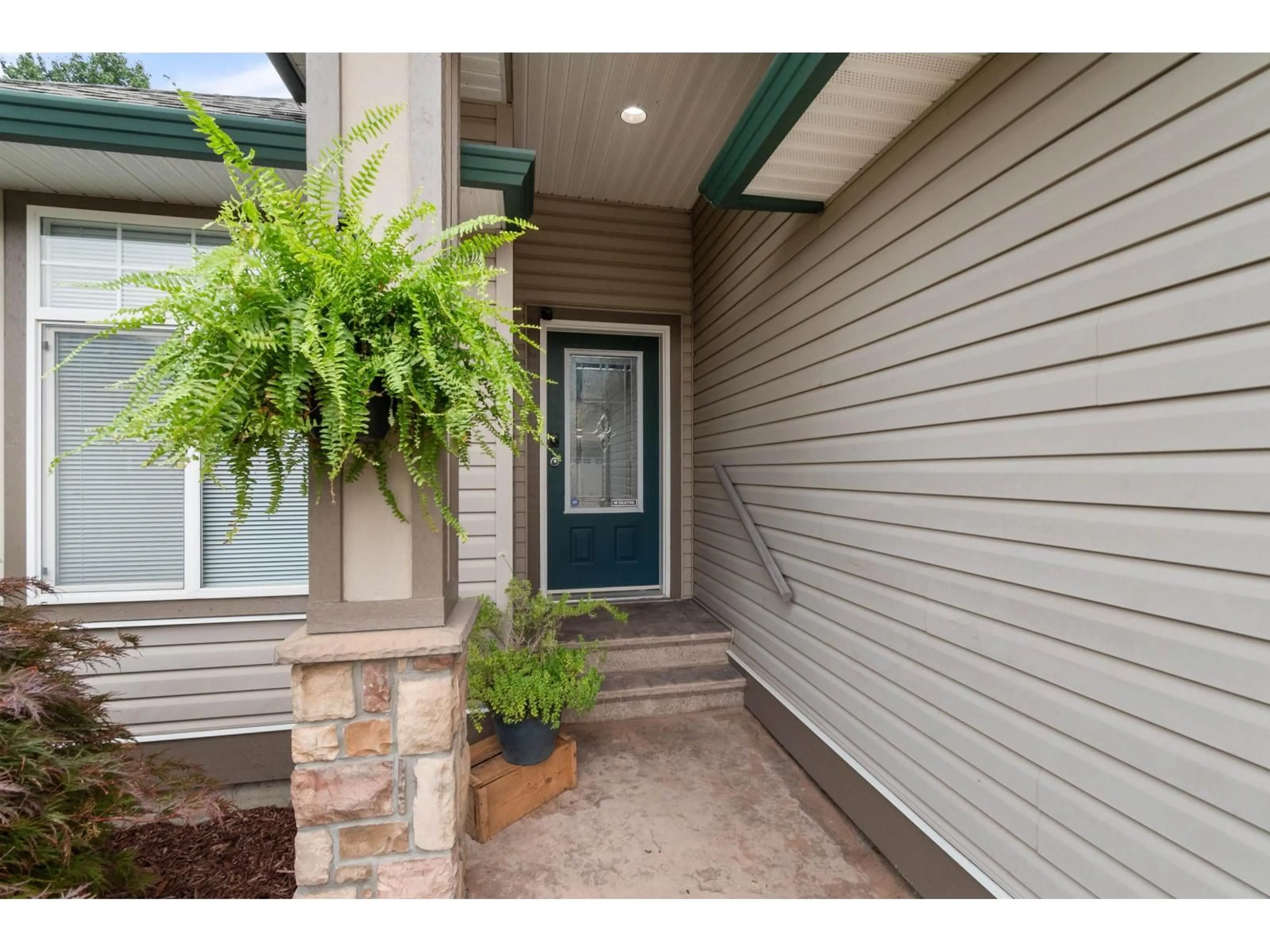 Indoor entryway for 10 - 5550 CARTER ROAD, Chilliwack British Columbia V2R5X1