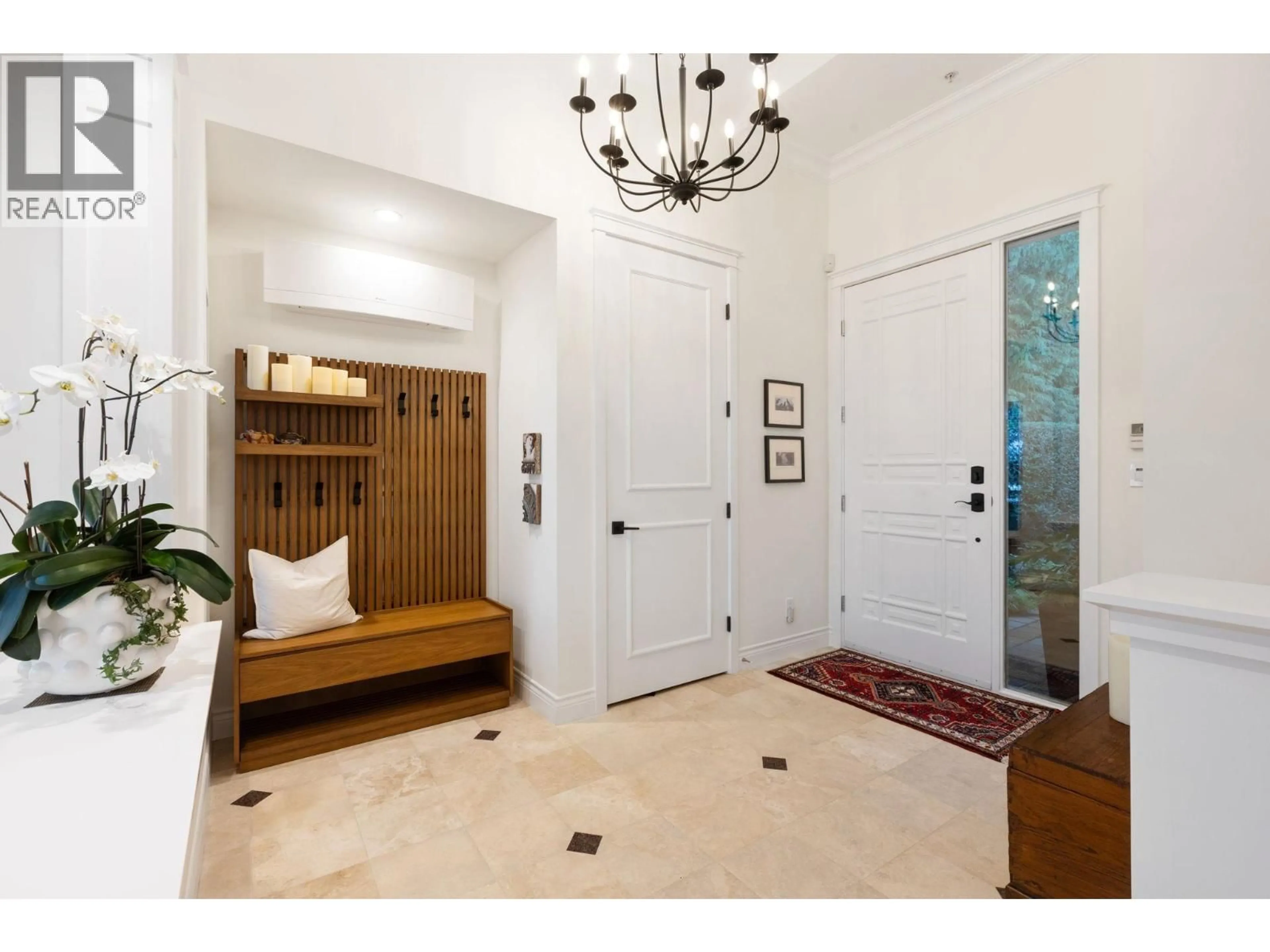 Indoor entryway for 4948 EDENDALE LANE, West Vancouver British Columbia V7W3H7