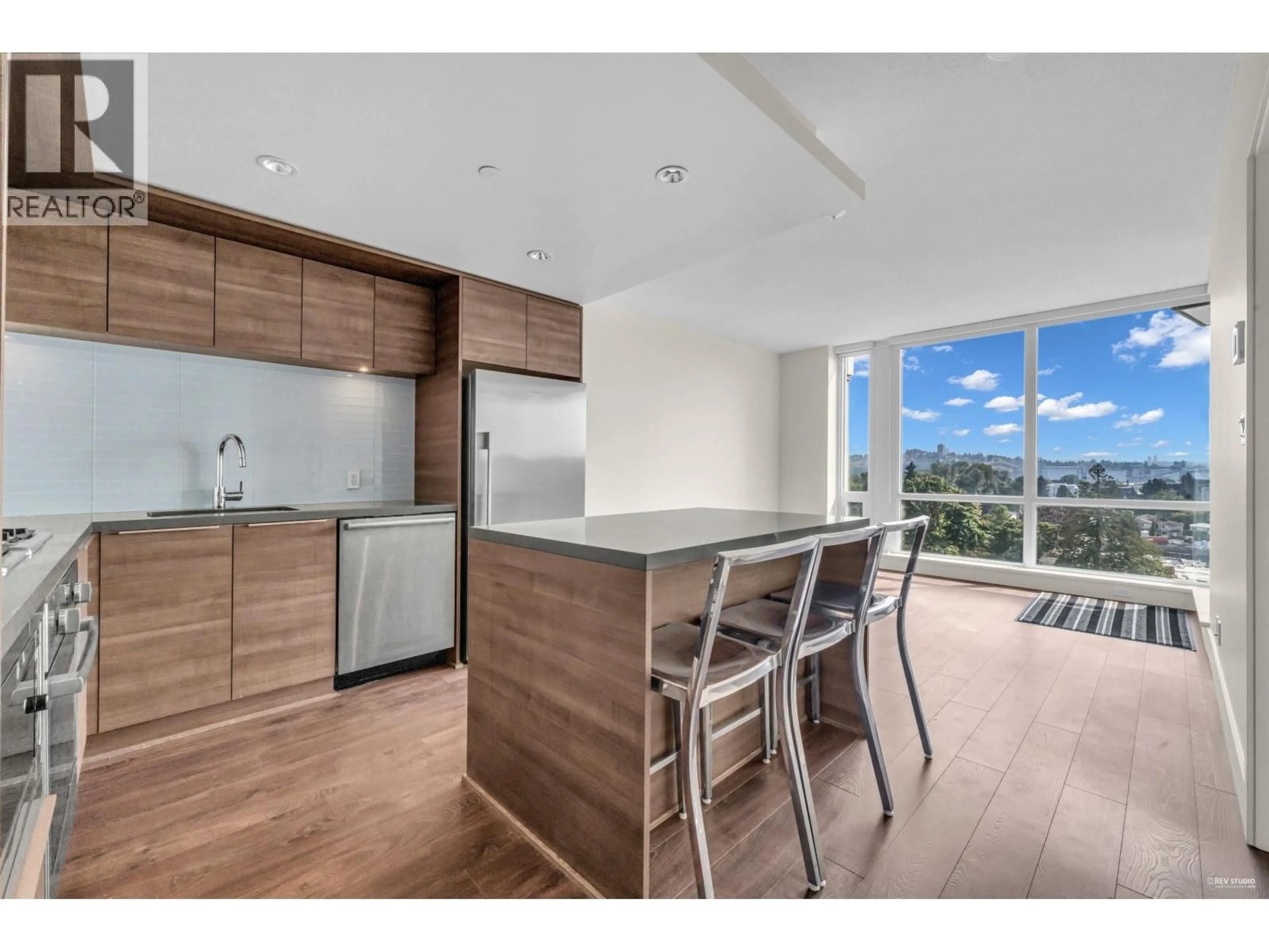 Open concept kitchen, wood/laminate floor for 1005 - 1550 FERN STREET, North Vancouver British Columbia V7J0A9