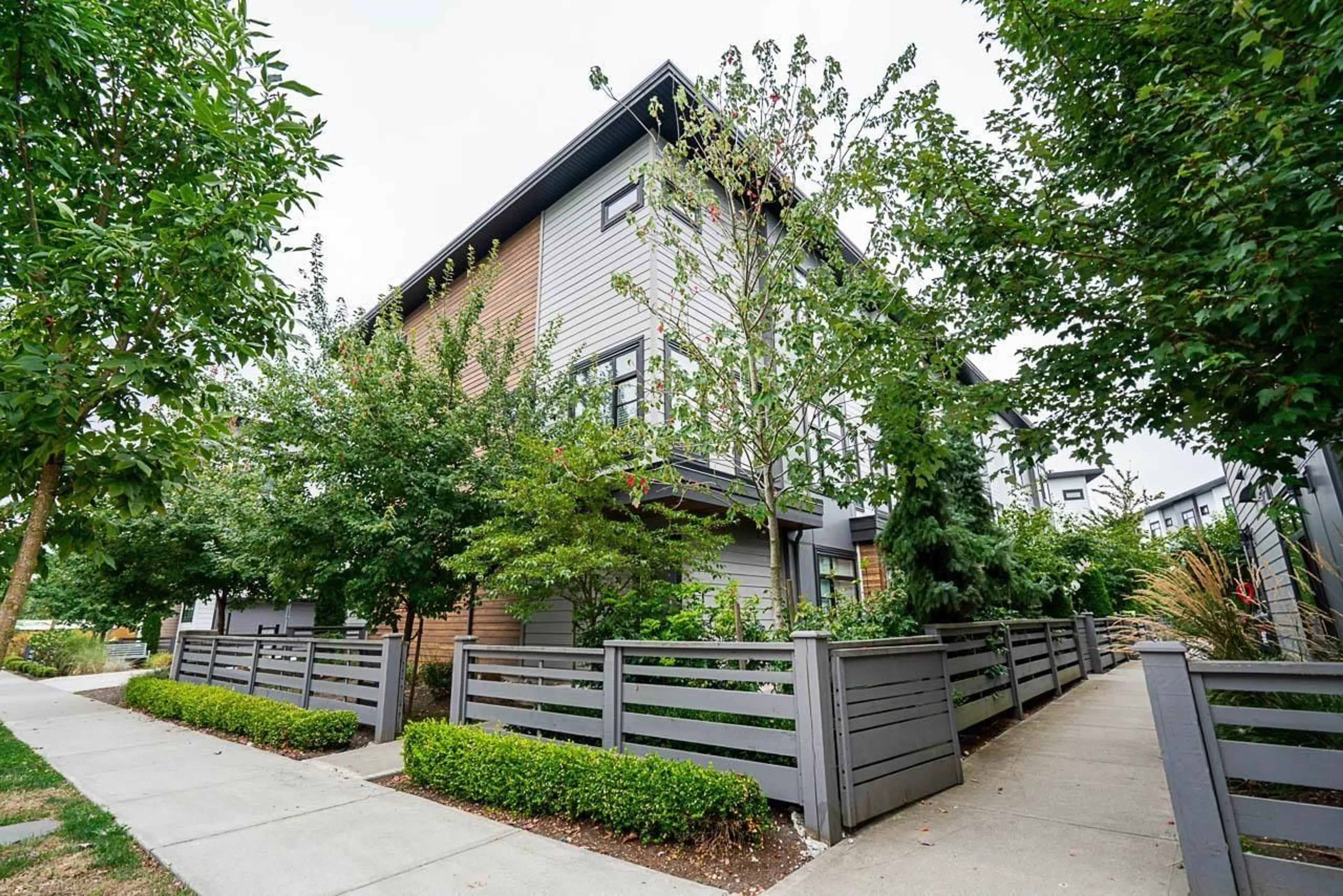 Patio, street for 9 - 7127 193A, Surrey British Columbia V4N6V9