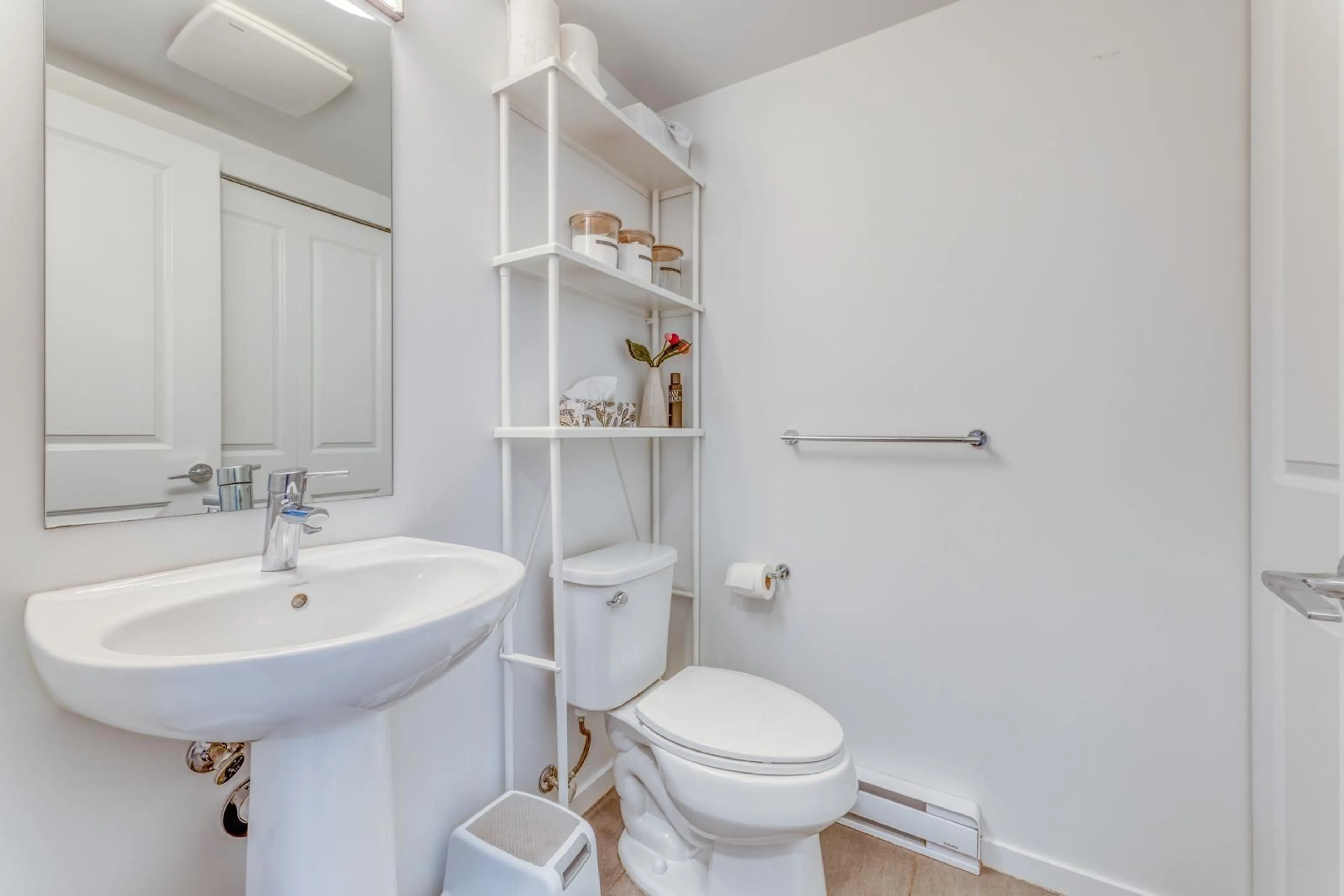 Standard bathroom, unknown for 66 - 15268 28, Surrey British Columbia V4P0E8