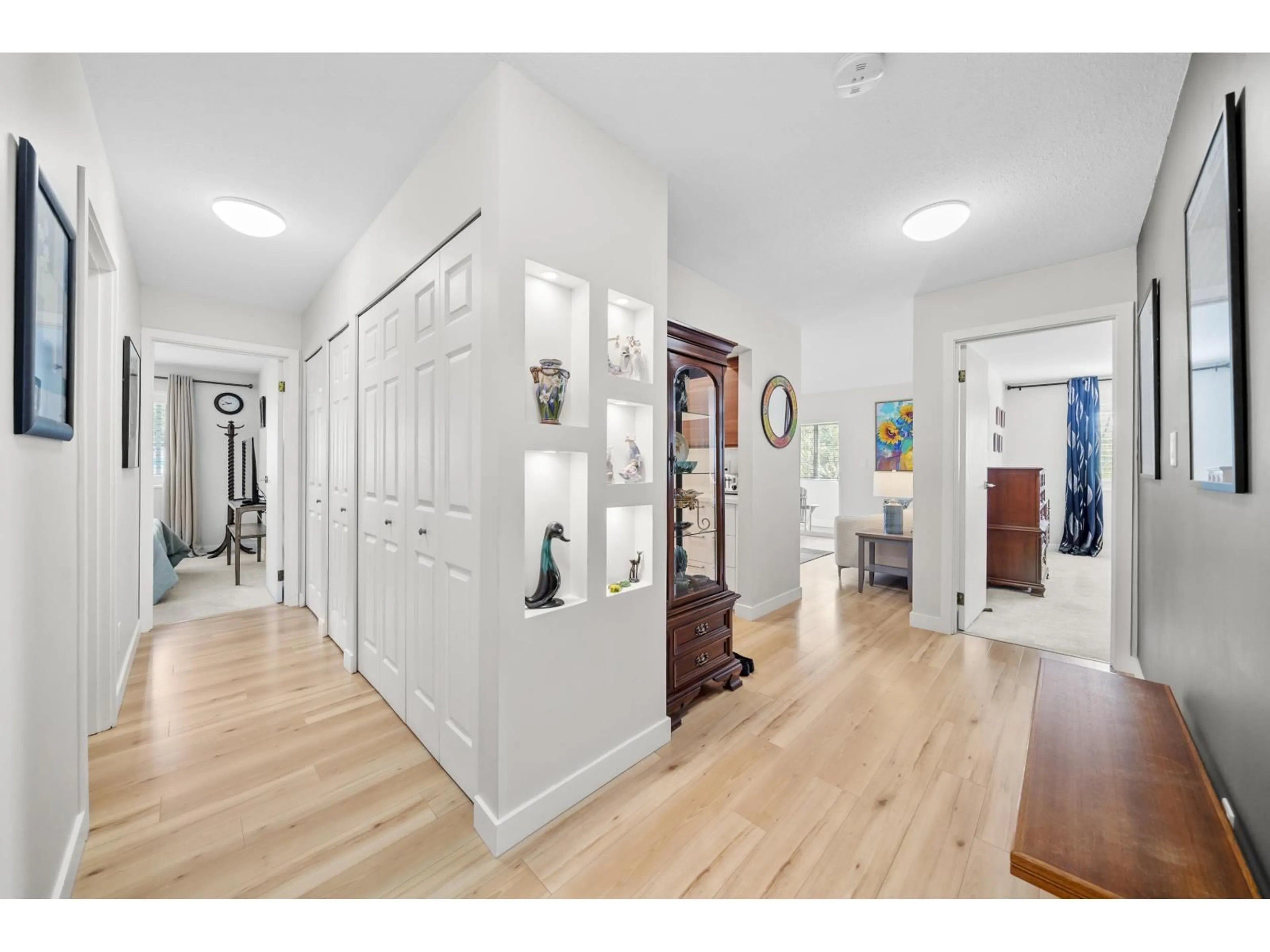 Unknown for 206 - 1531 MERKLIN, White Rock British Columbia V4B4C6