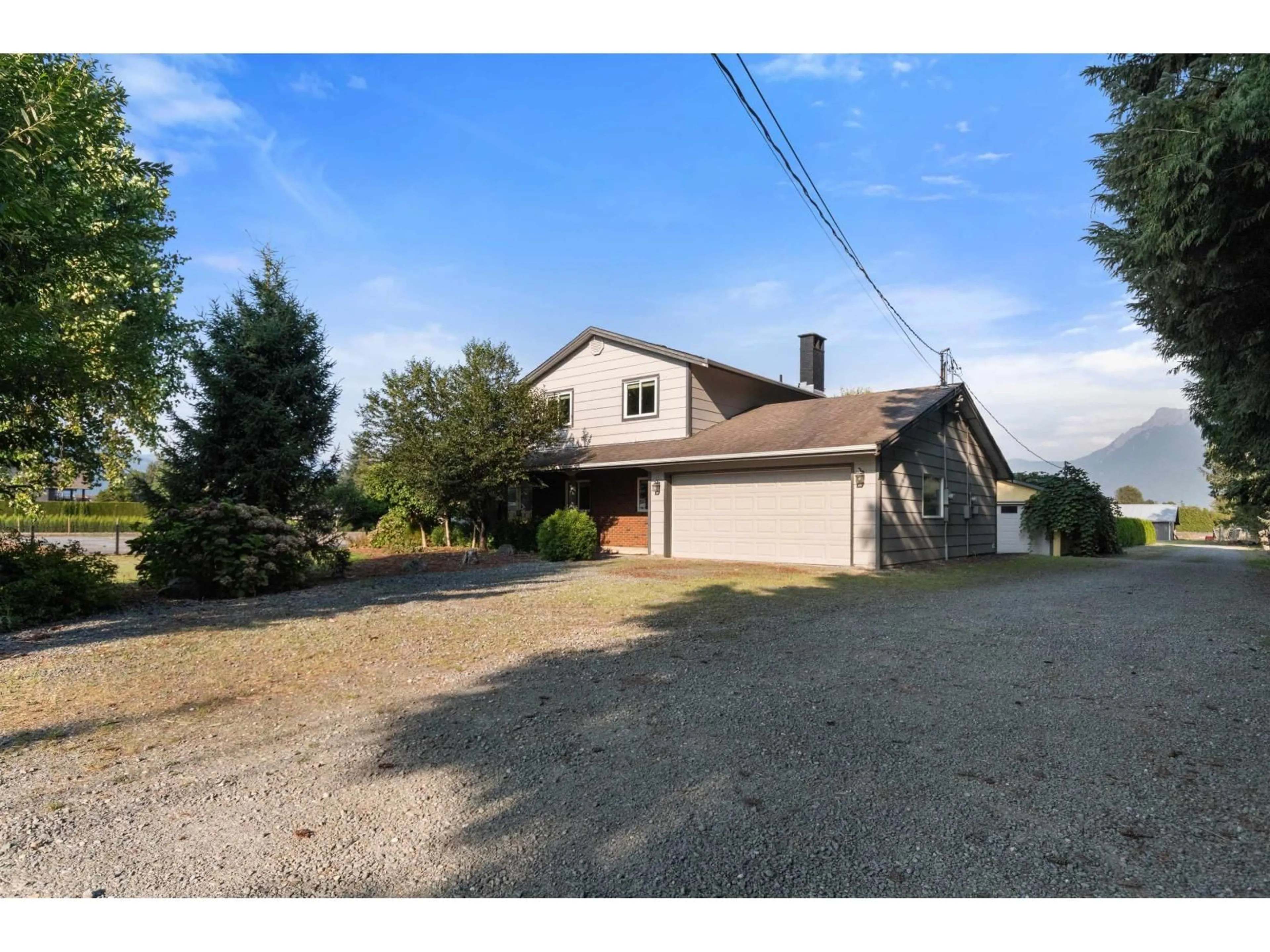 A pic from outside/outdoor area/front of a property/back of a property/a pic from drone, street for 9850 BANFORD ROAD, Chilliwack British Columbia V2P6H3