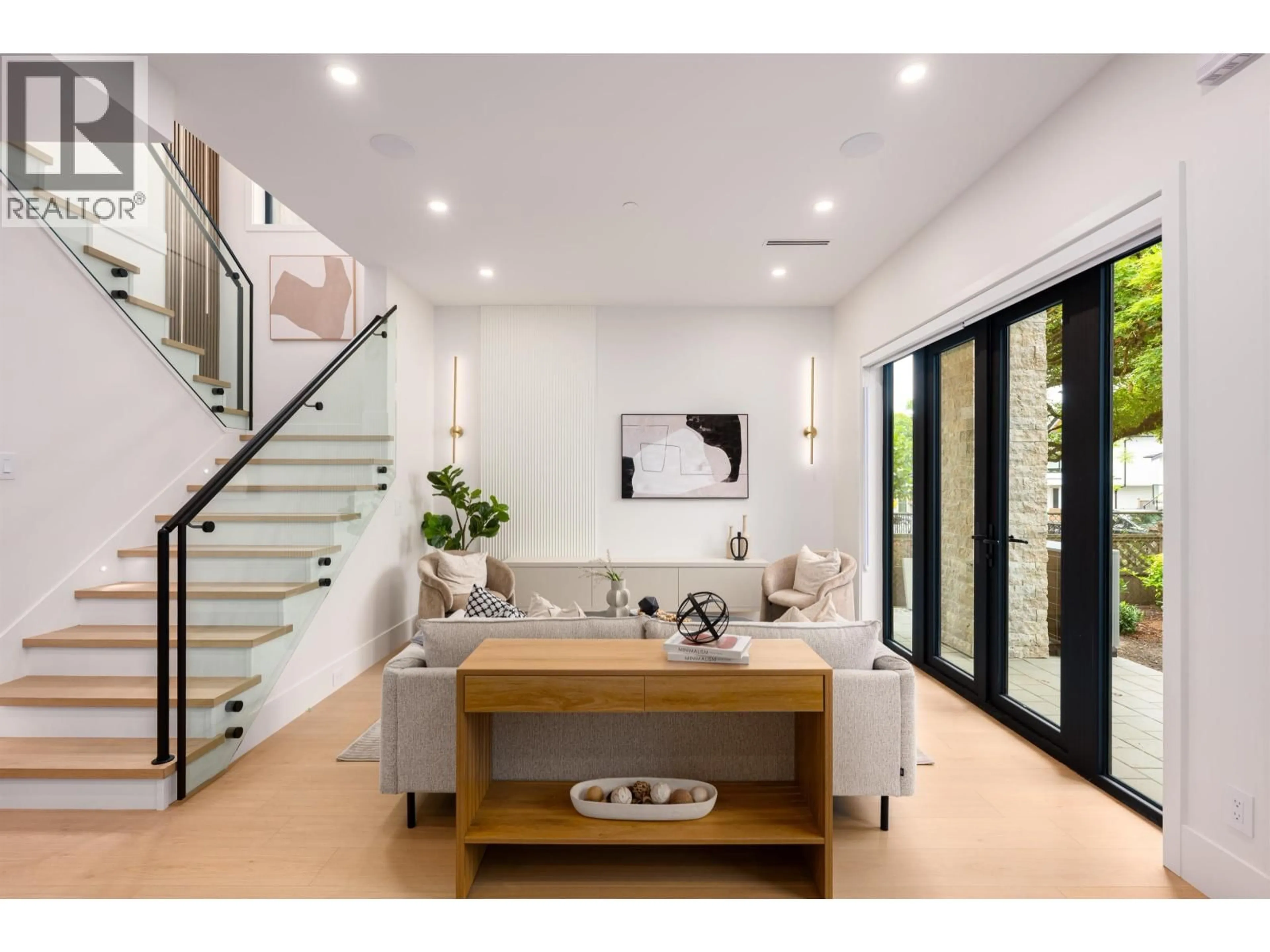 Indoor entryway for 1 - 3466 FRANKLIN STREET, Vancouver British Columbia V5K1Y3