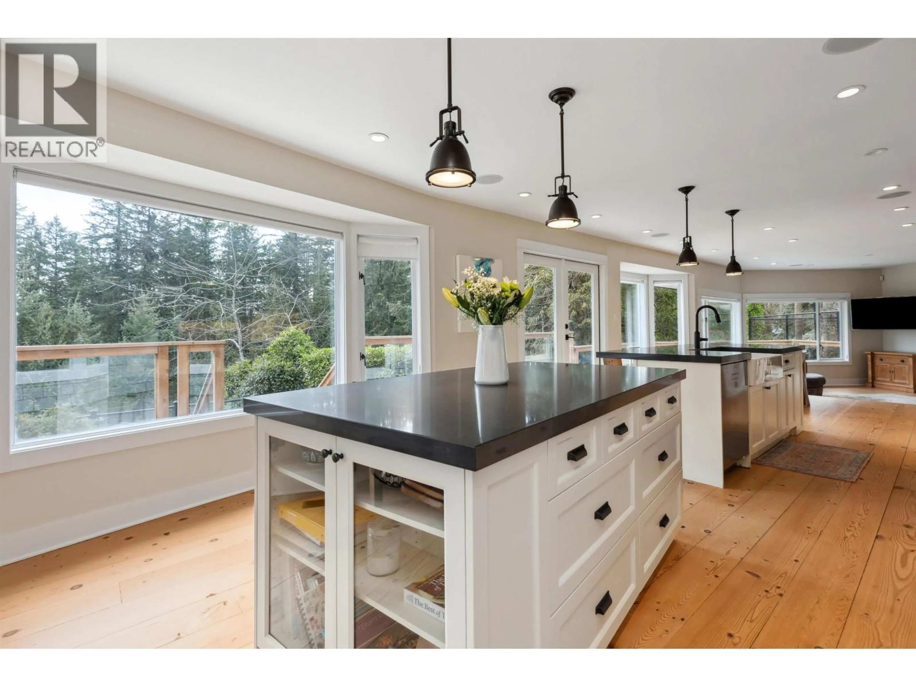 Open concept kitchen, unknown for 3714 SOUTHRIDGE PLACE, West Vancouver British Columbia V7V3H8