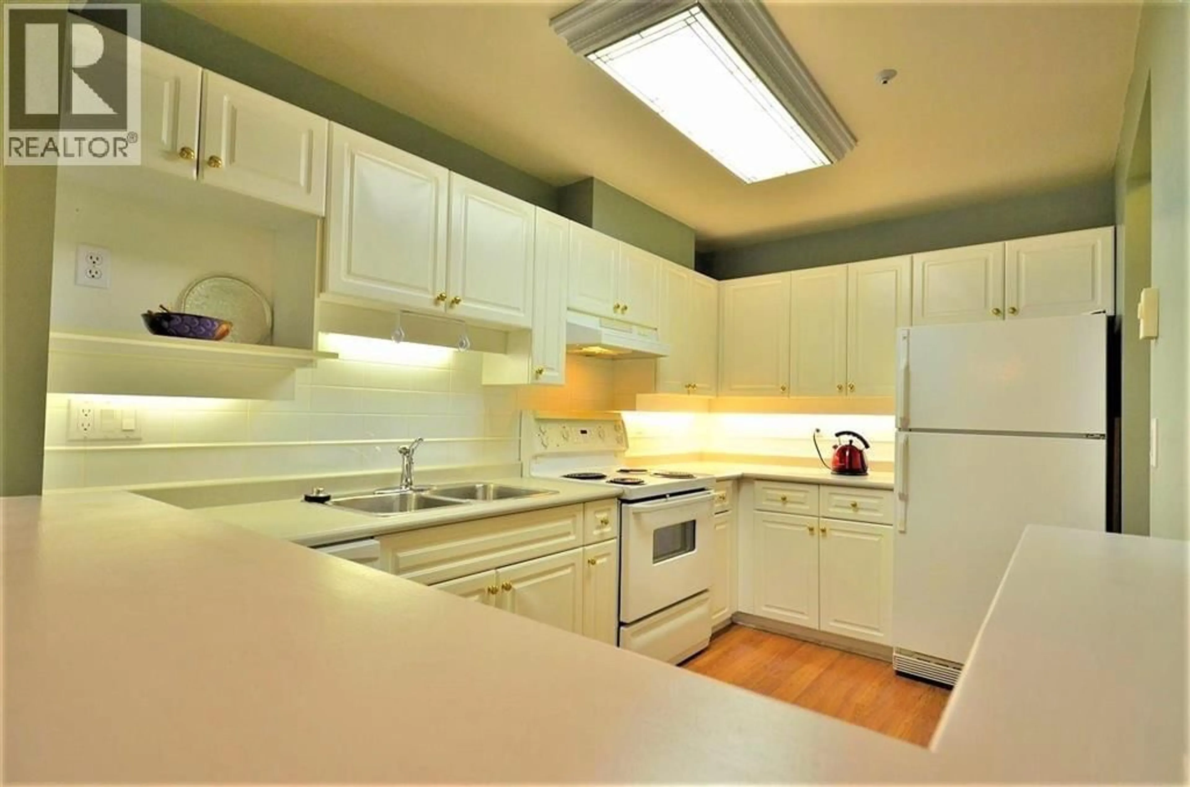 Standard kitchen, unknown for 111 - 1655 GRANT AVENUE, Port Coquitlam British Columbia V3B7V1