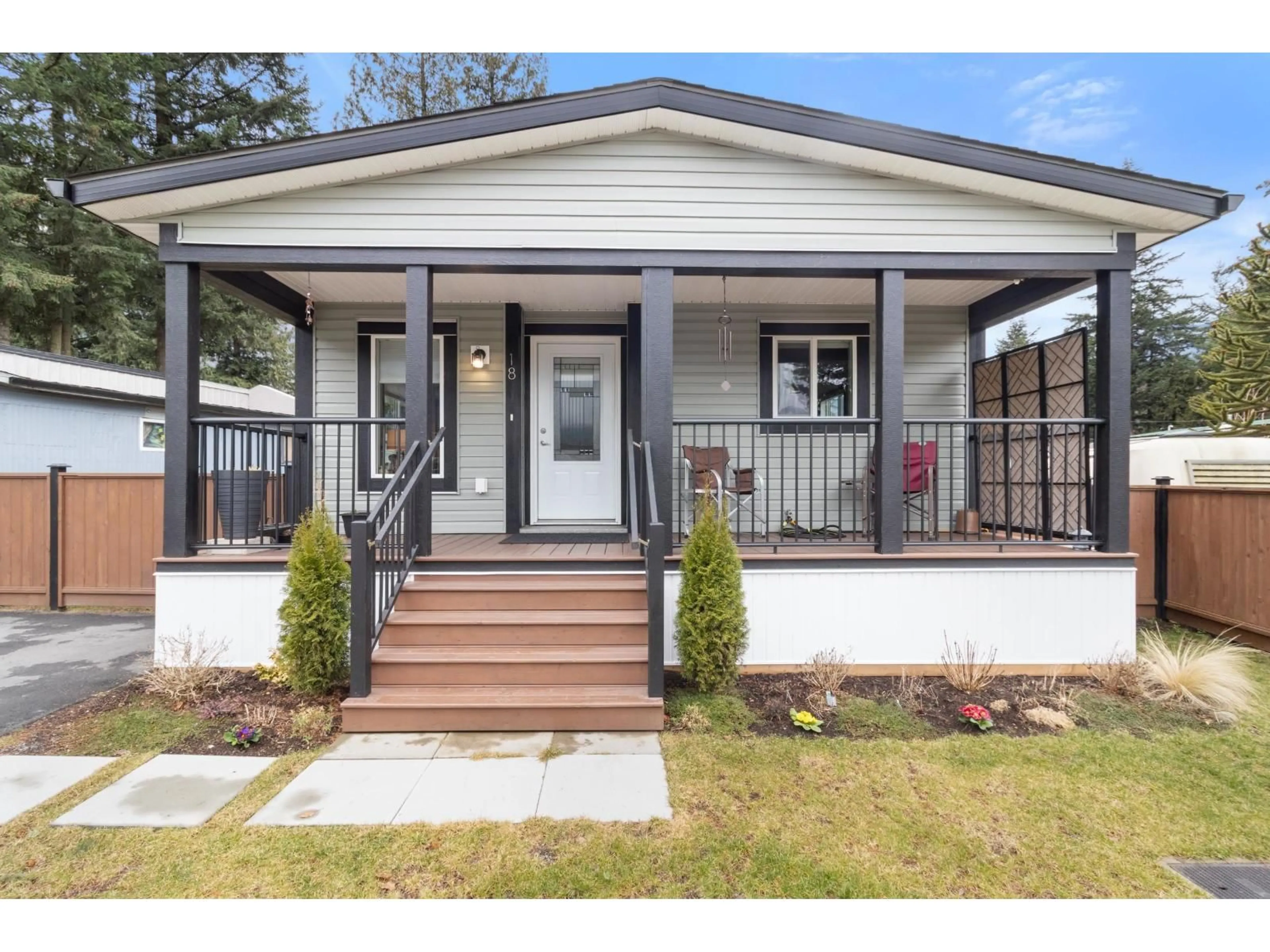 Home with vinyl exterior material, street for 18 - 63071 FLOOD HOPE ROAD, Hope British Columbia V0X1L2