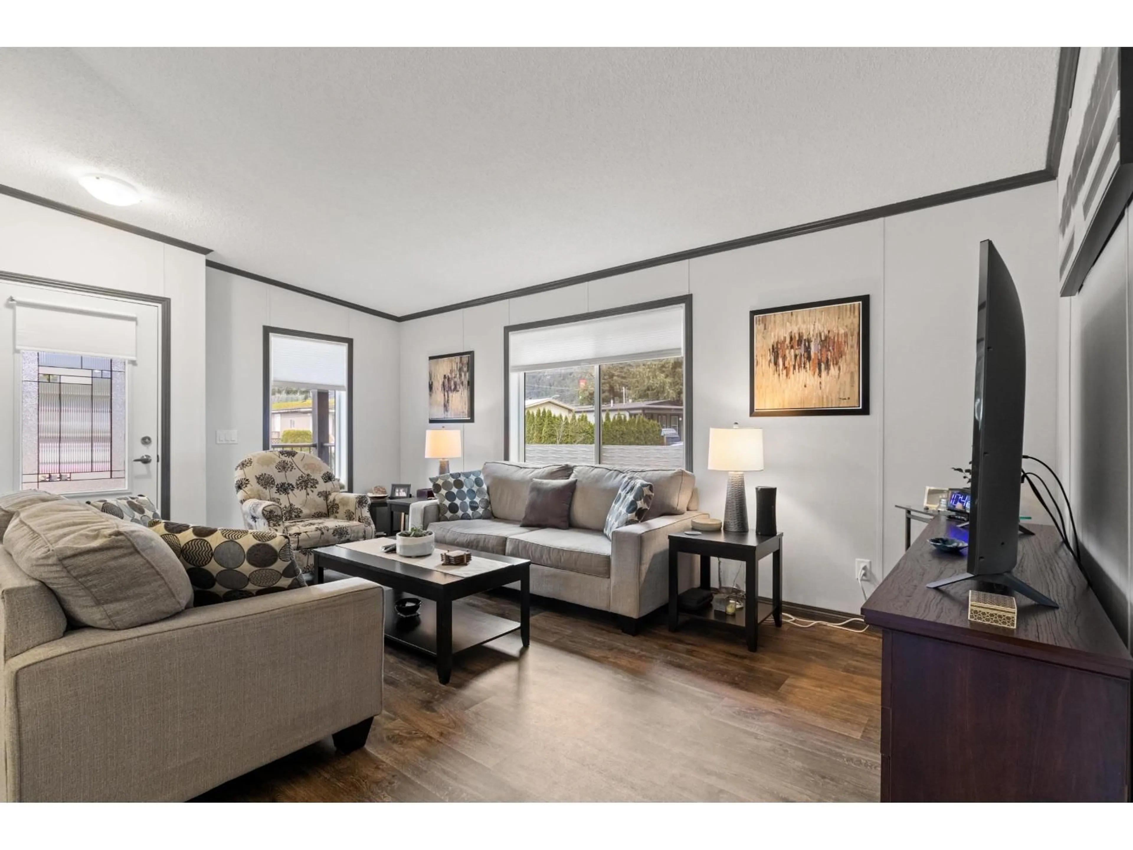 Living room with furniture, wood/laminate floor for 18 - 63071 FLOOD HOPE ROAD, Hope British Columbia V0X1L2