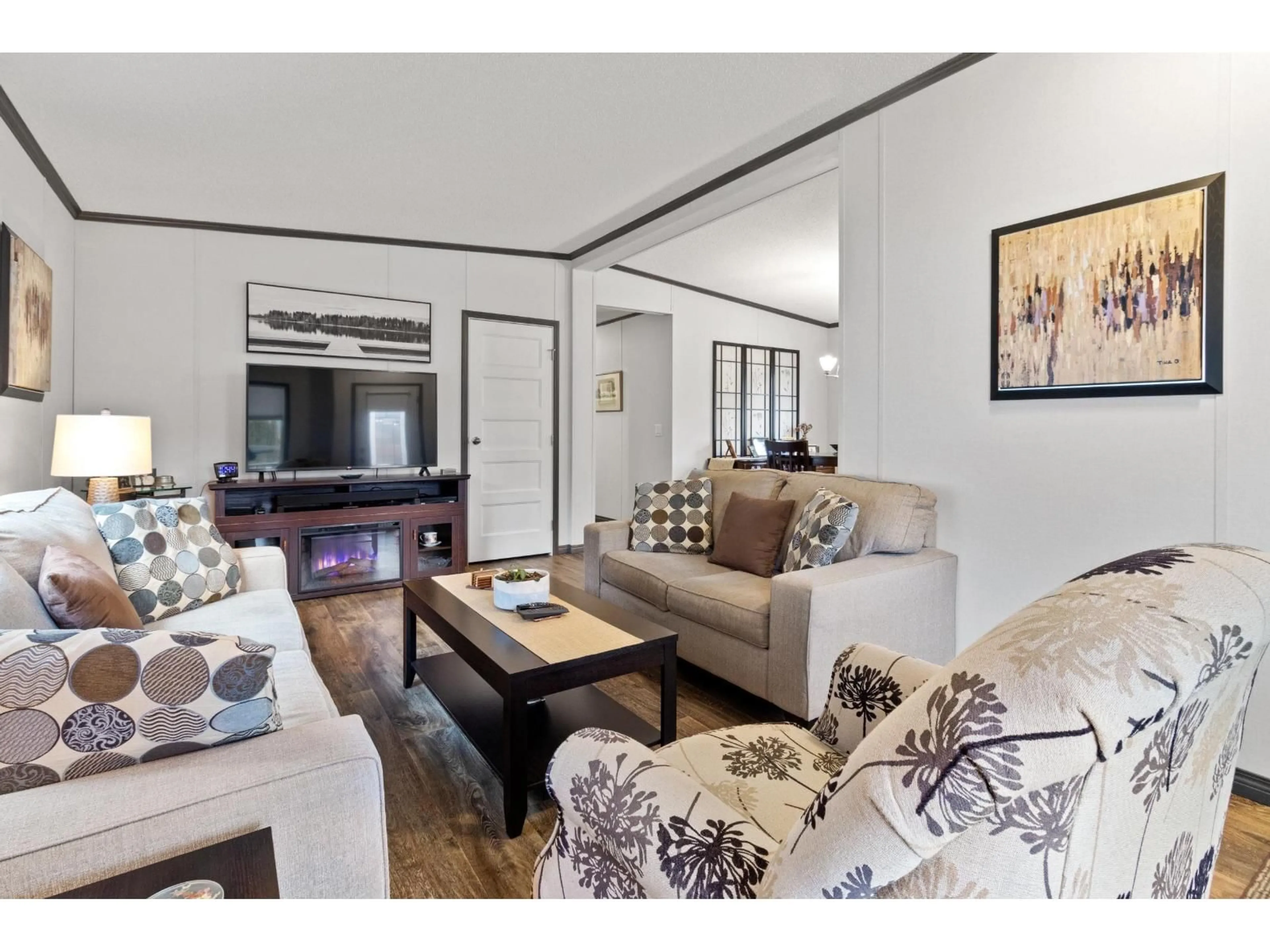 Living room with furniture, wood/laminate floor for 18 - 63071 FLOOD HOPE ROAD, Hope British Columbia V0X1L2