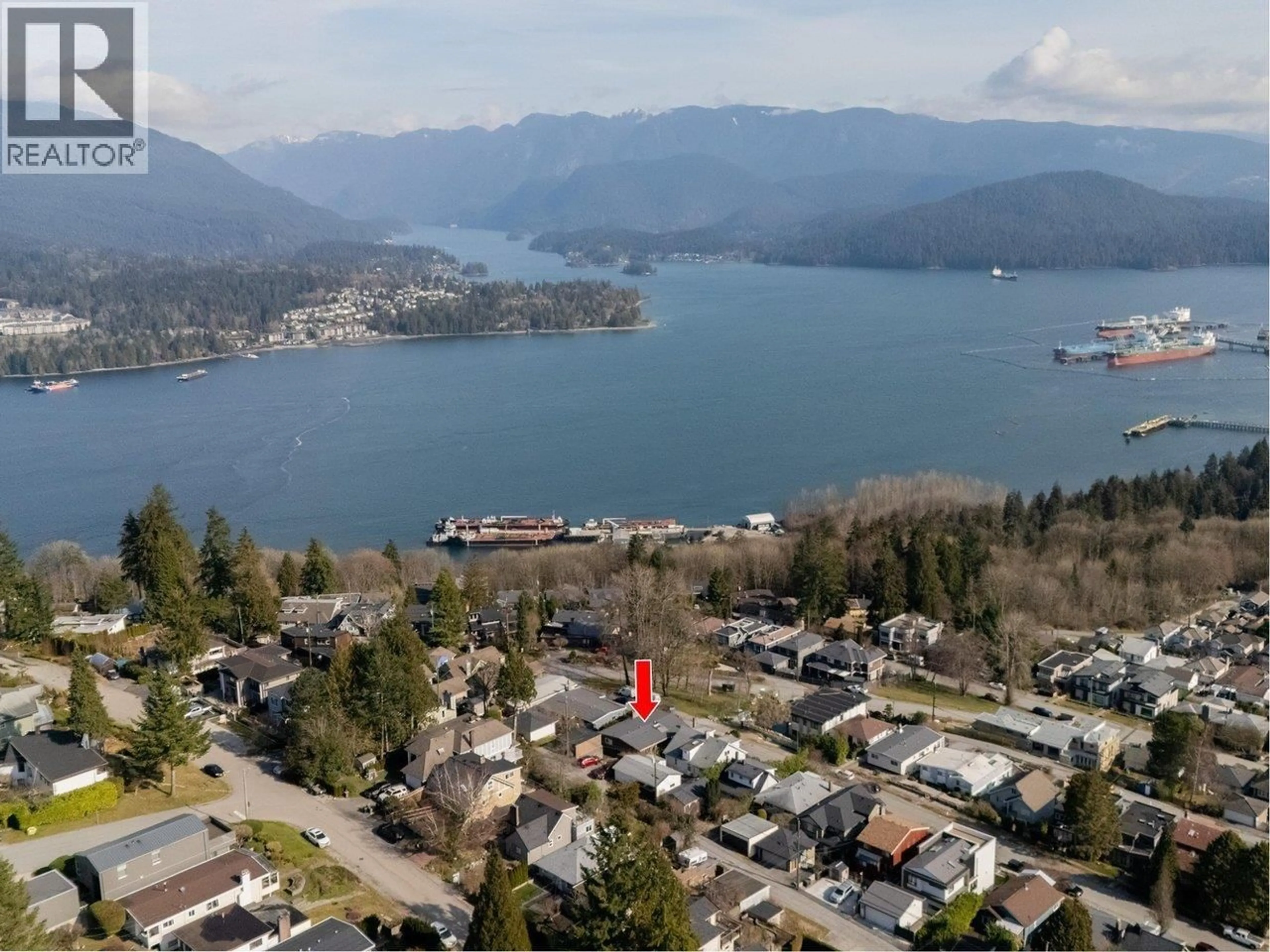 A pic from outside/outdoor area/front of a property/back of a property/a pic from drone, water/lake/river/ocean view for 151 HOLDOM AVENUE, Burnaby British Columbia V5B1K2