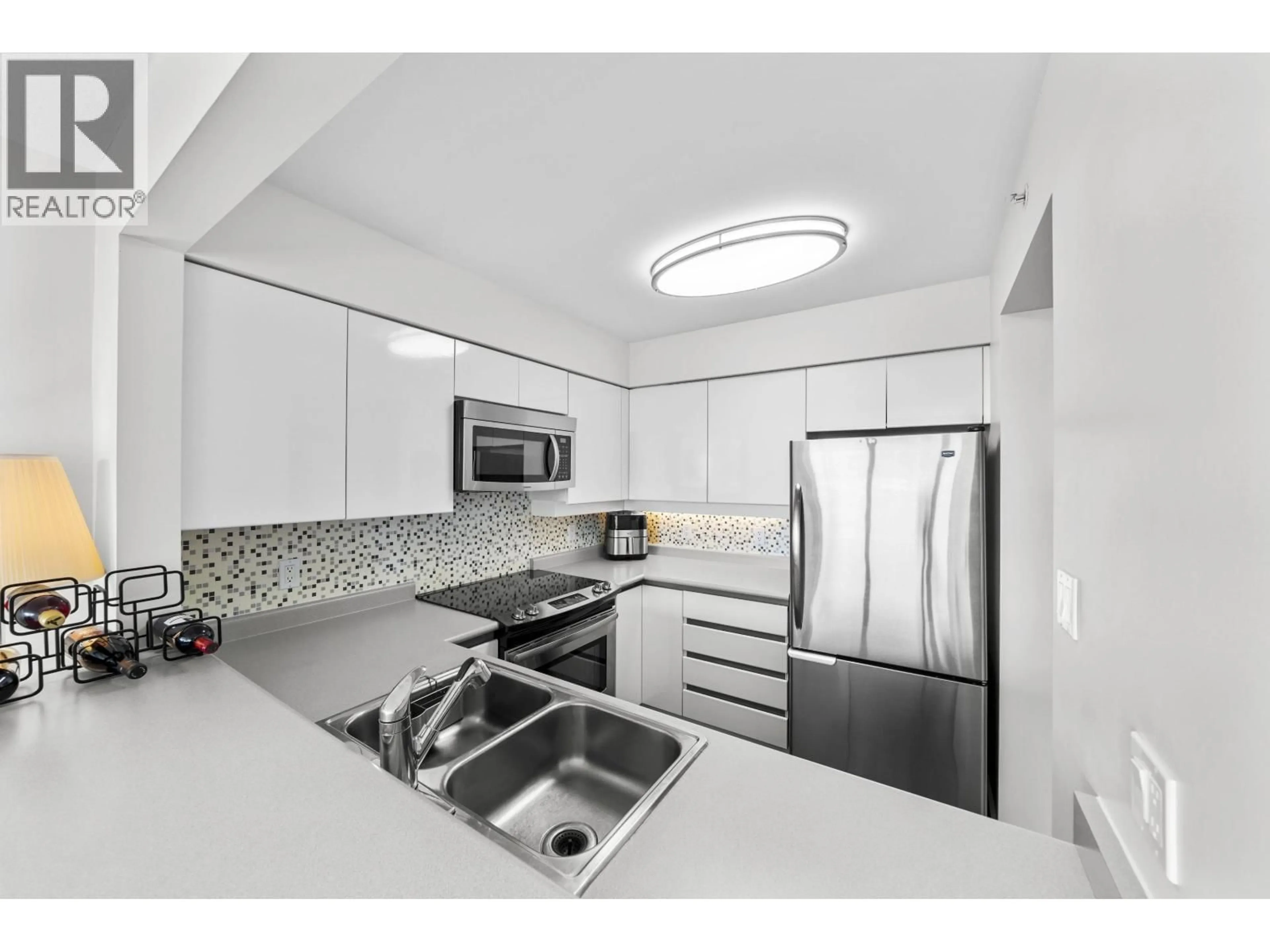 Standard kitchen, unknown for 1405 - 3071 GLEN DRIVE, Coquitlam British Columbia V3B7R1