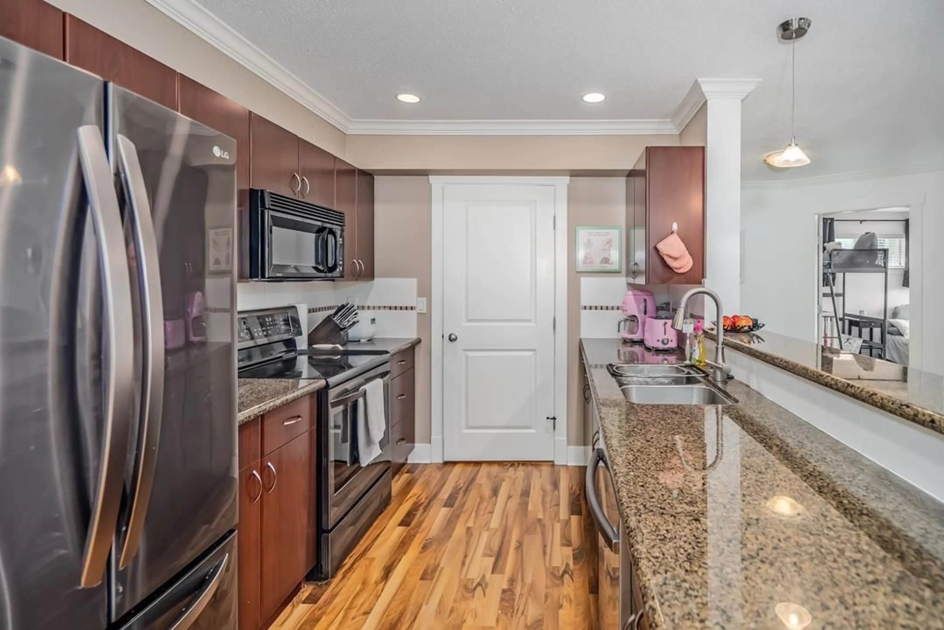 Standard kitchen, wood/laminate floor for 303 - 33255 OLD YALE, Abbotsford British Columbia V2S8R2