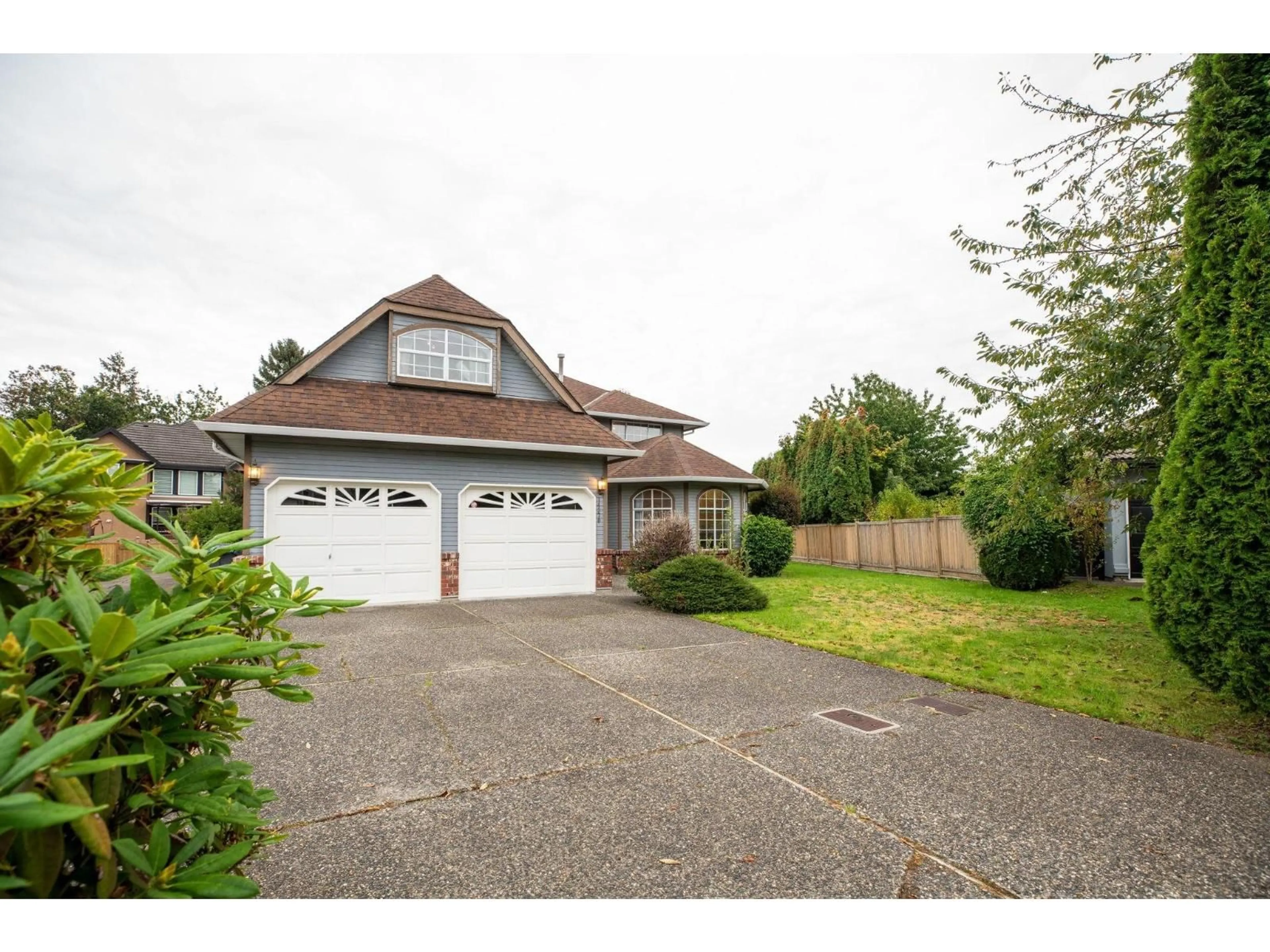 A pic from outside/outdoor area/front of a property/back of a property/a pic from drone, street for 14370 83, Surrey British Columbia V3W0V7