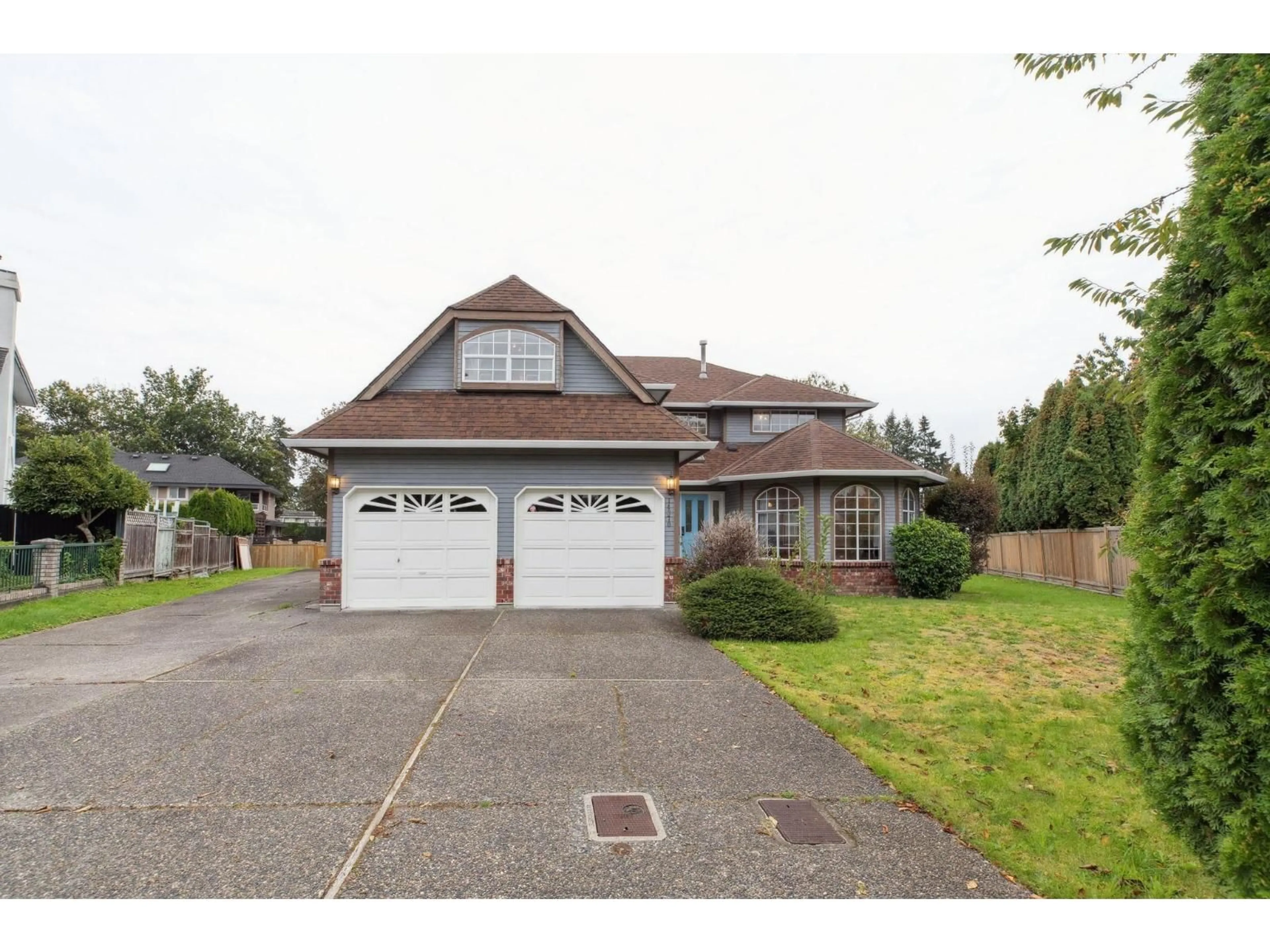 Home with vinyl exterior material, street for 14370 83, Surrey British Columbia V3W0V7
