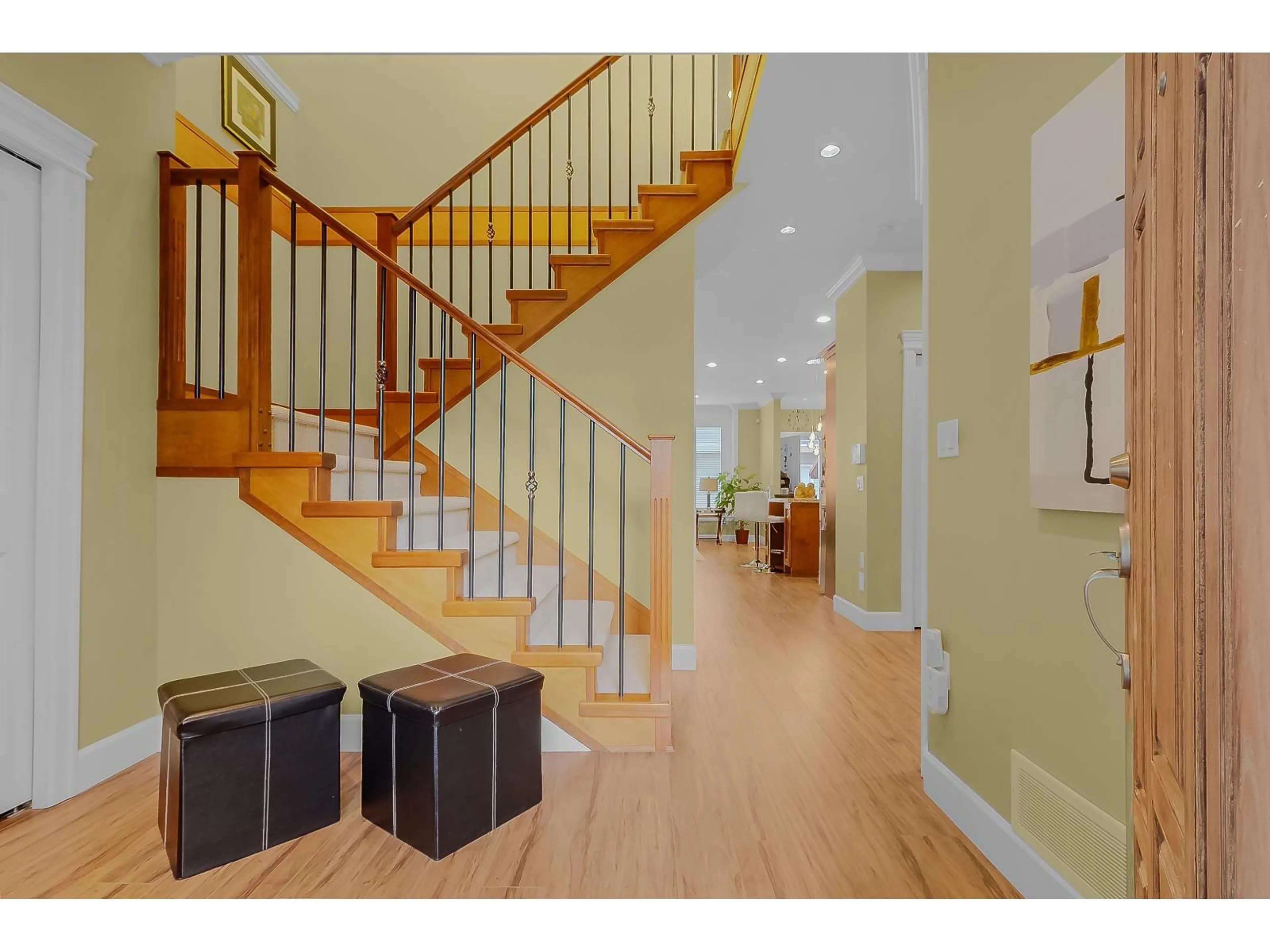 Indoor entryway for 19913 72 AVENUE, Langley British Columbia V2Y3J2