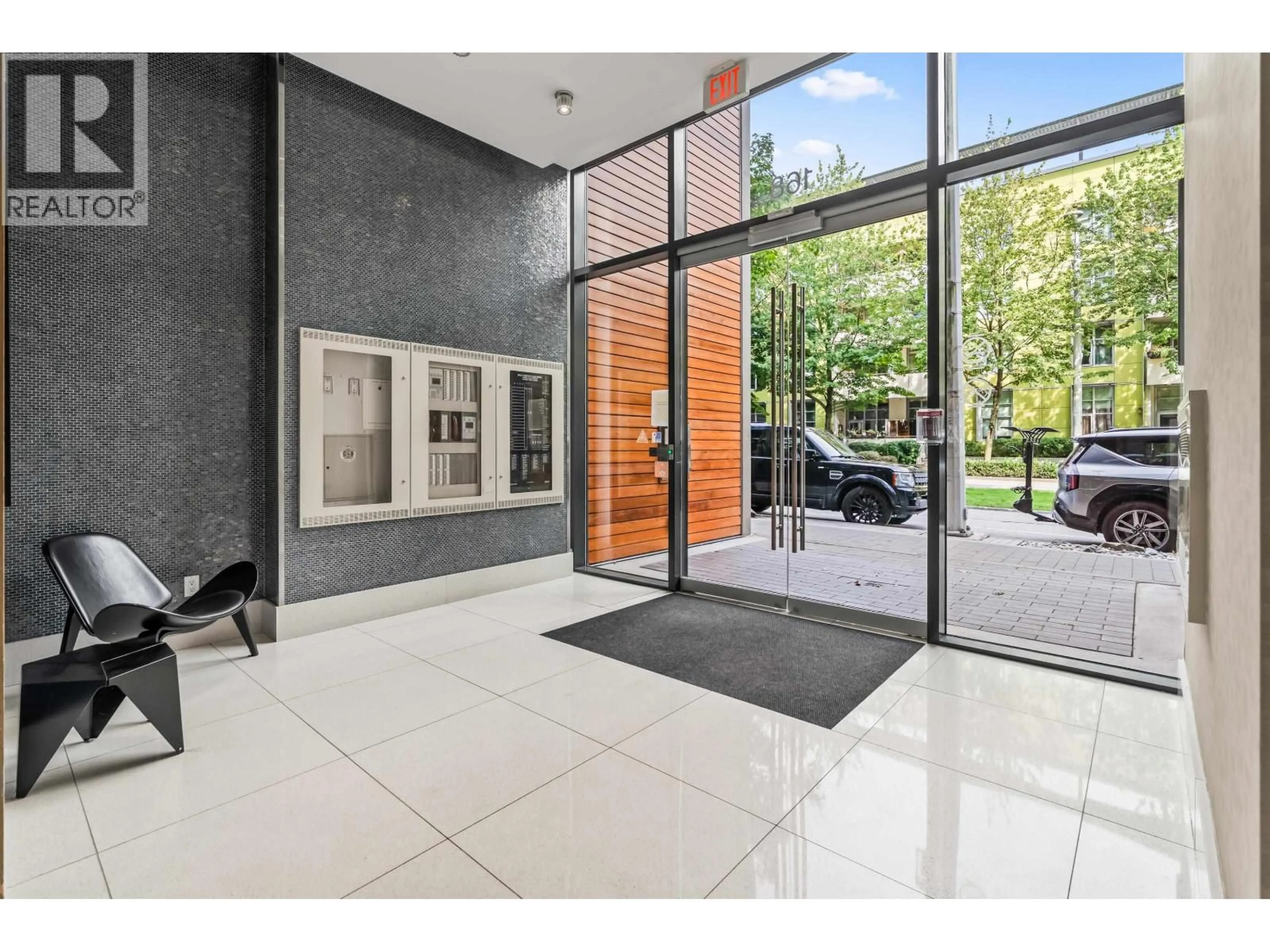 Indoor foyer for 458 - 168 1ST AVENUE, Vancouver British Columbia V5Y0H6