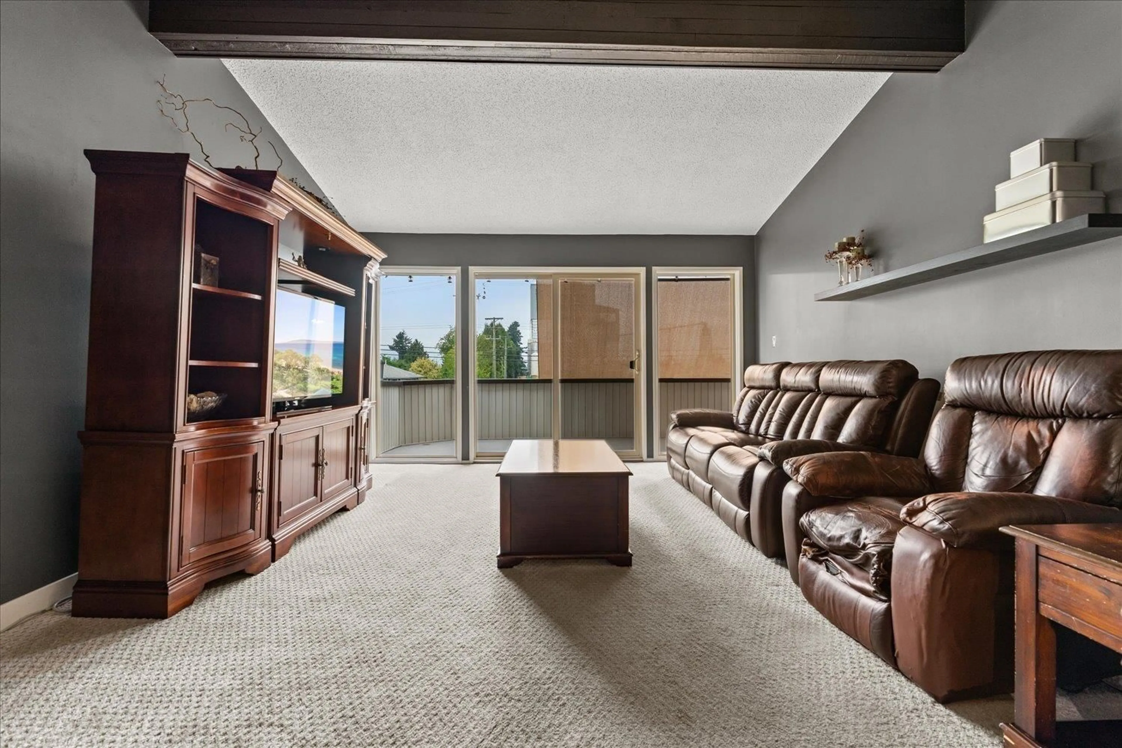 Living room with furniture, unknown for 218 - 46210 CHILLIWACK CENTRAL ROAD, Chilliwack British Columbia V2P1J8