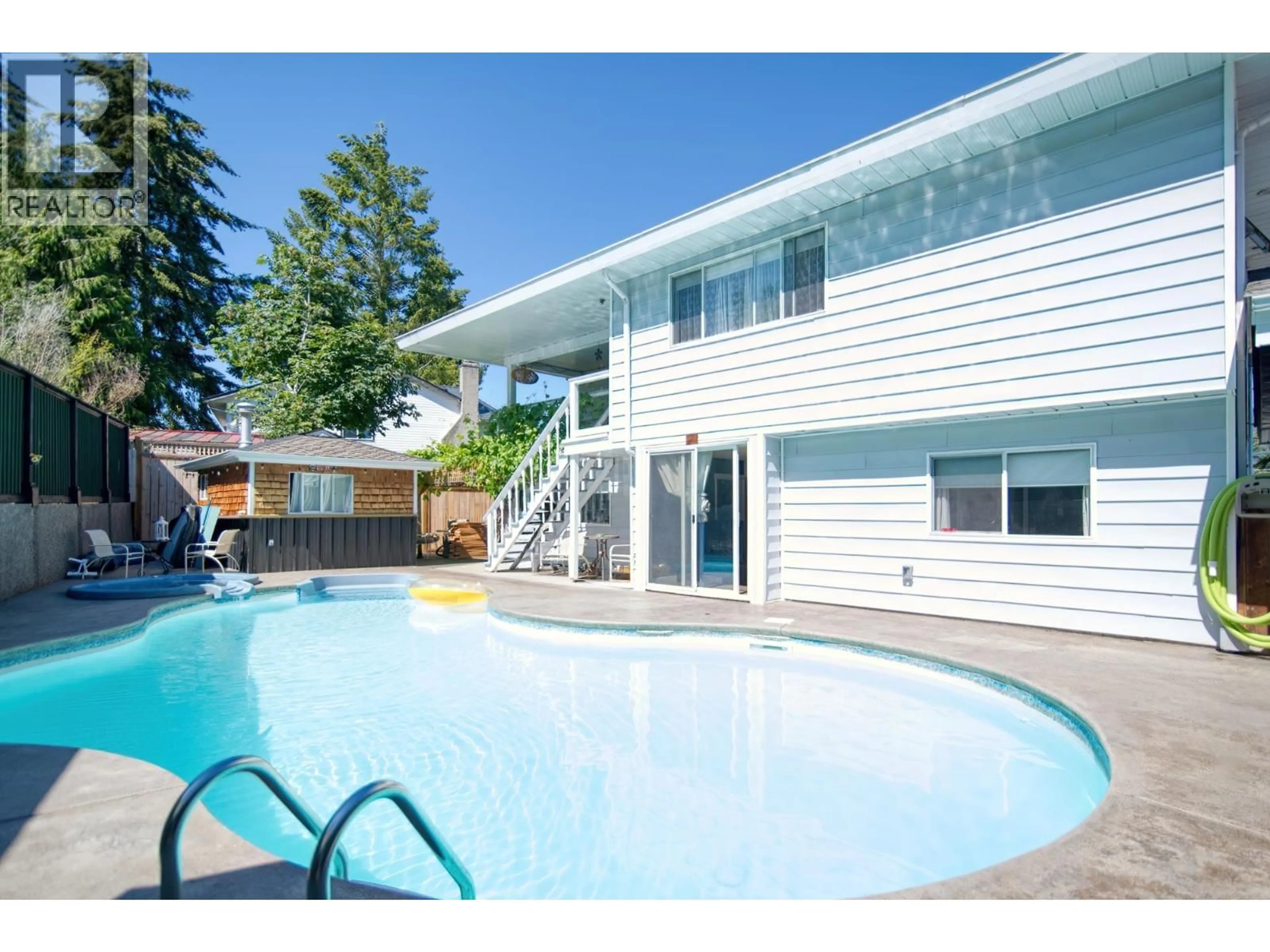 Pool for 6135 FAIRWAY AVENUE, Sechelt British Columbia V7Z0L6