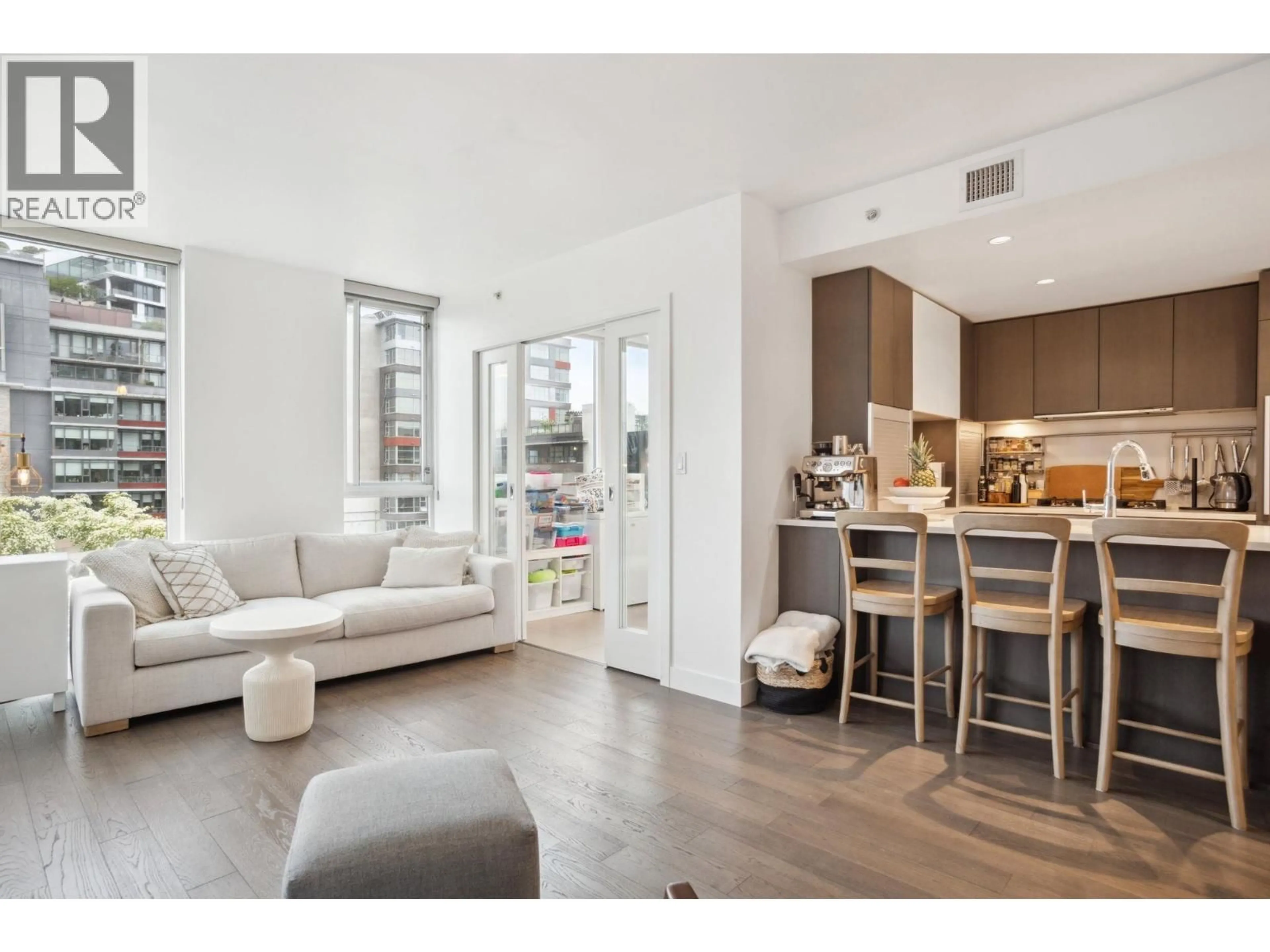 Open concept kitchen, unknown for 707 - 288 1ST AVENUE, Vancouver British Columbia V5Y0E9