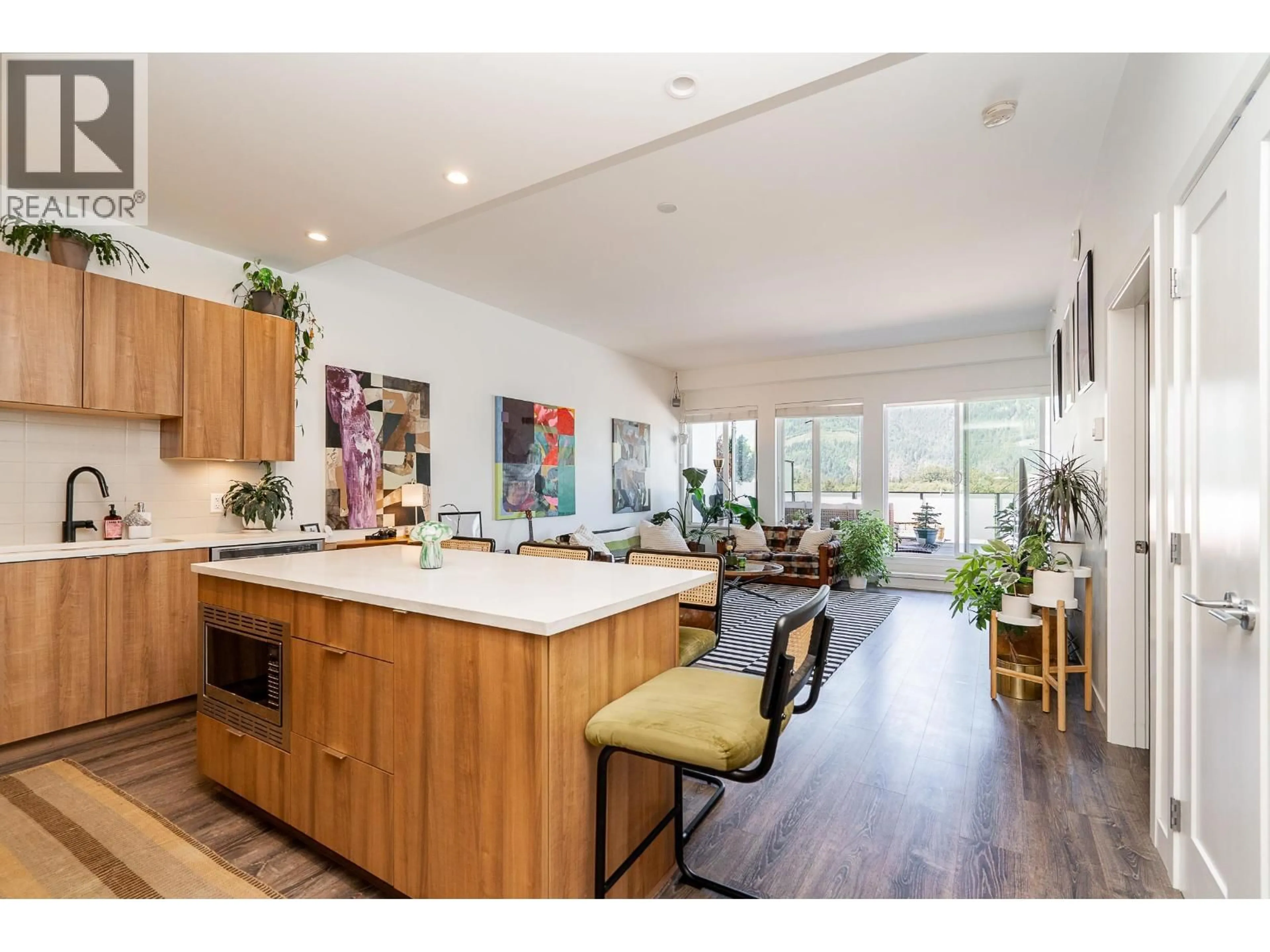 Open concept kitchen, unknown for 603 - 1365 PEMBERTON AVENUE, Squamish British Columbia V8B1B7