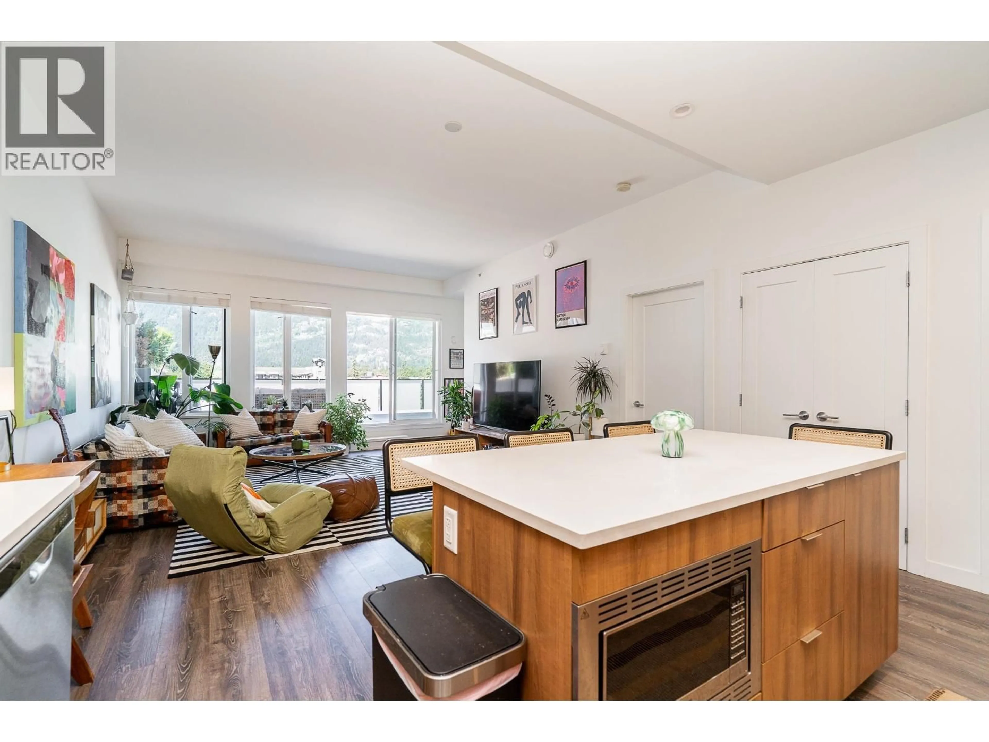 Open concept kitchen, unknown for 603 - 1365 PEMBERTON AVENUE, Squamish British Columbia V8B1B7