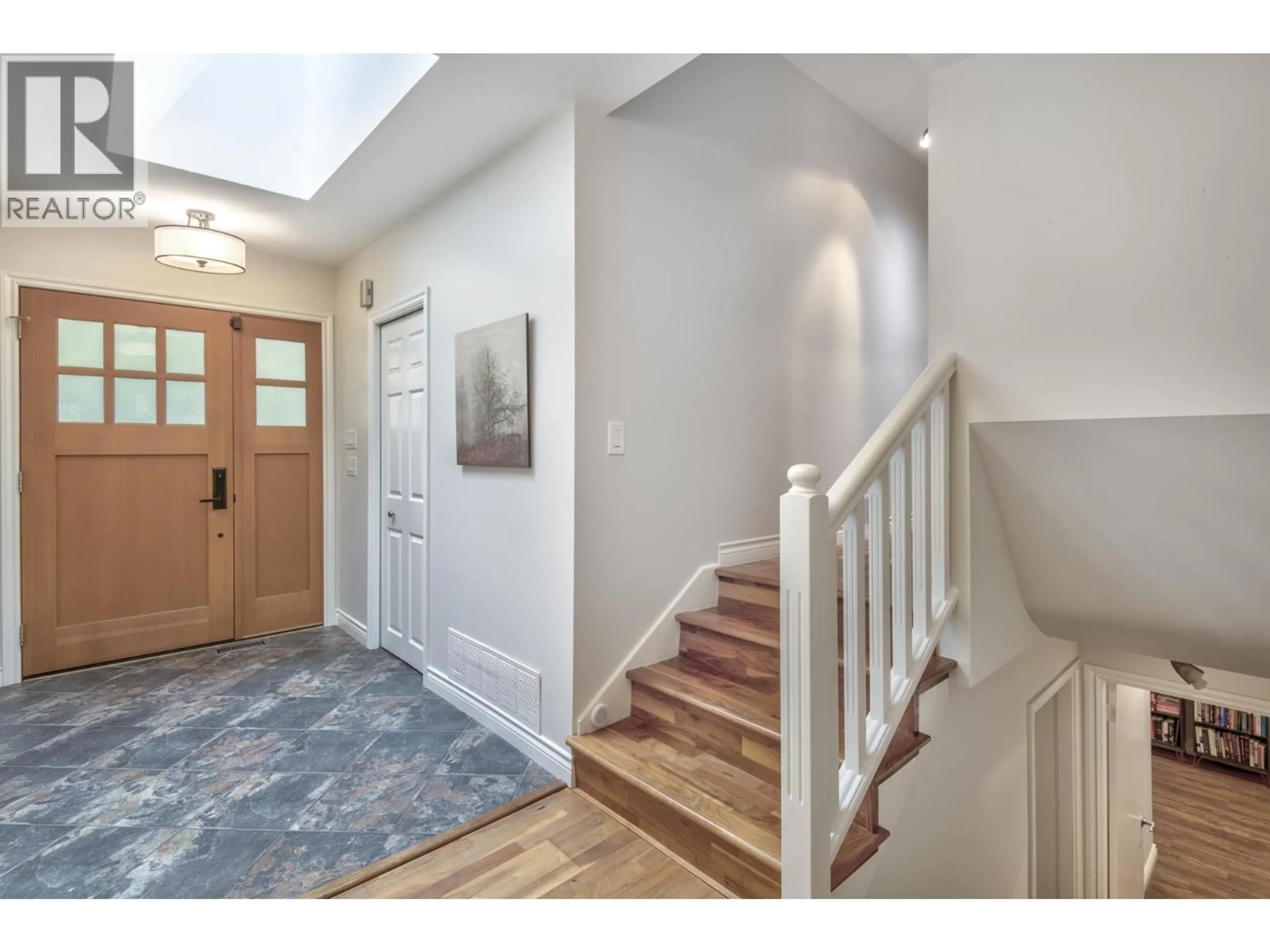 Indoor entryway for 2956 SPURAWAY AVENUE, Coquitlam British Columbia V3C2C8