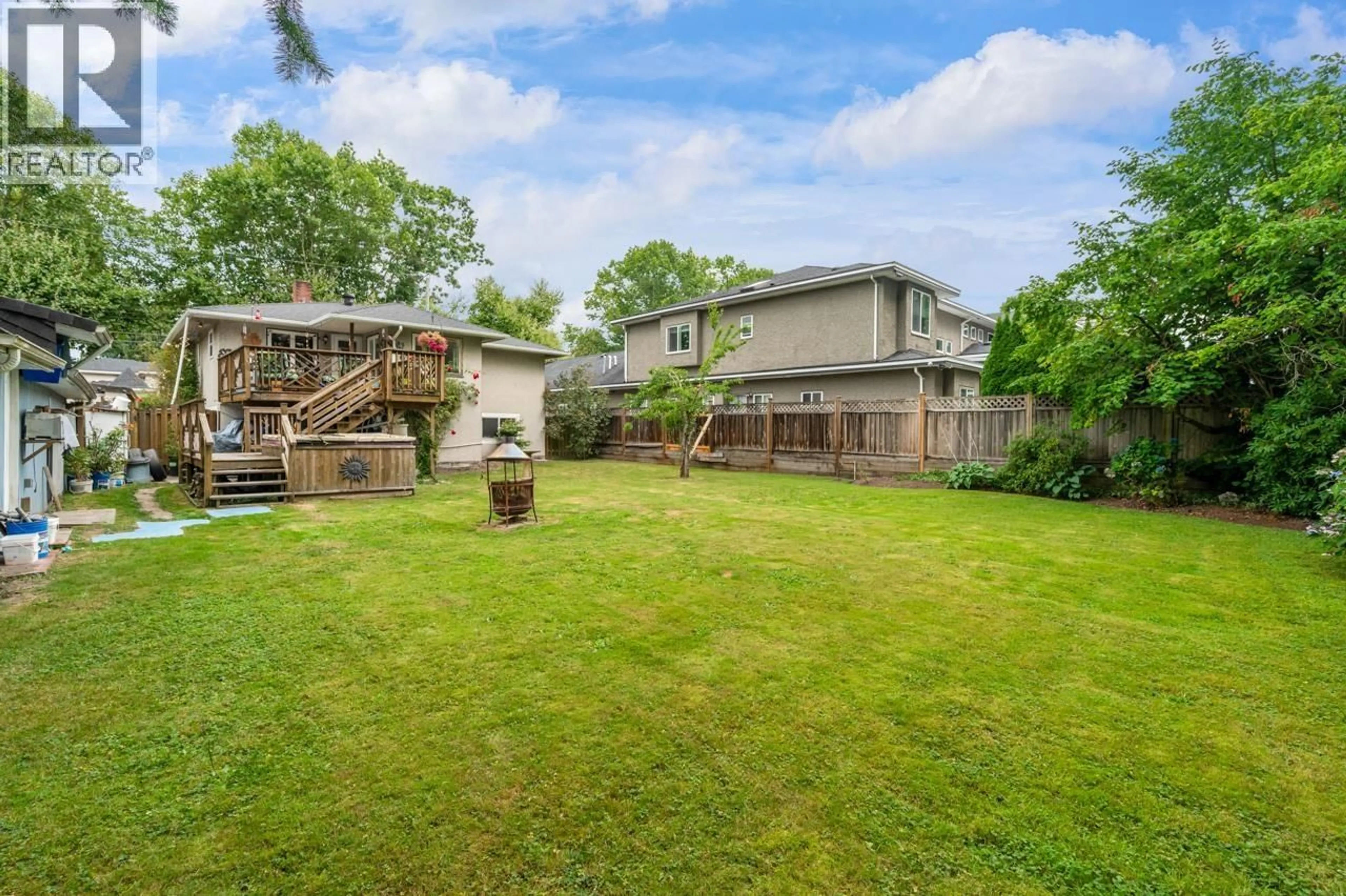 Patio, unknown for 10320 CAITHCART ROAD, Richmond British Columbia V6X1N2