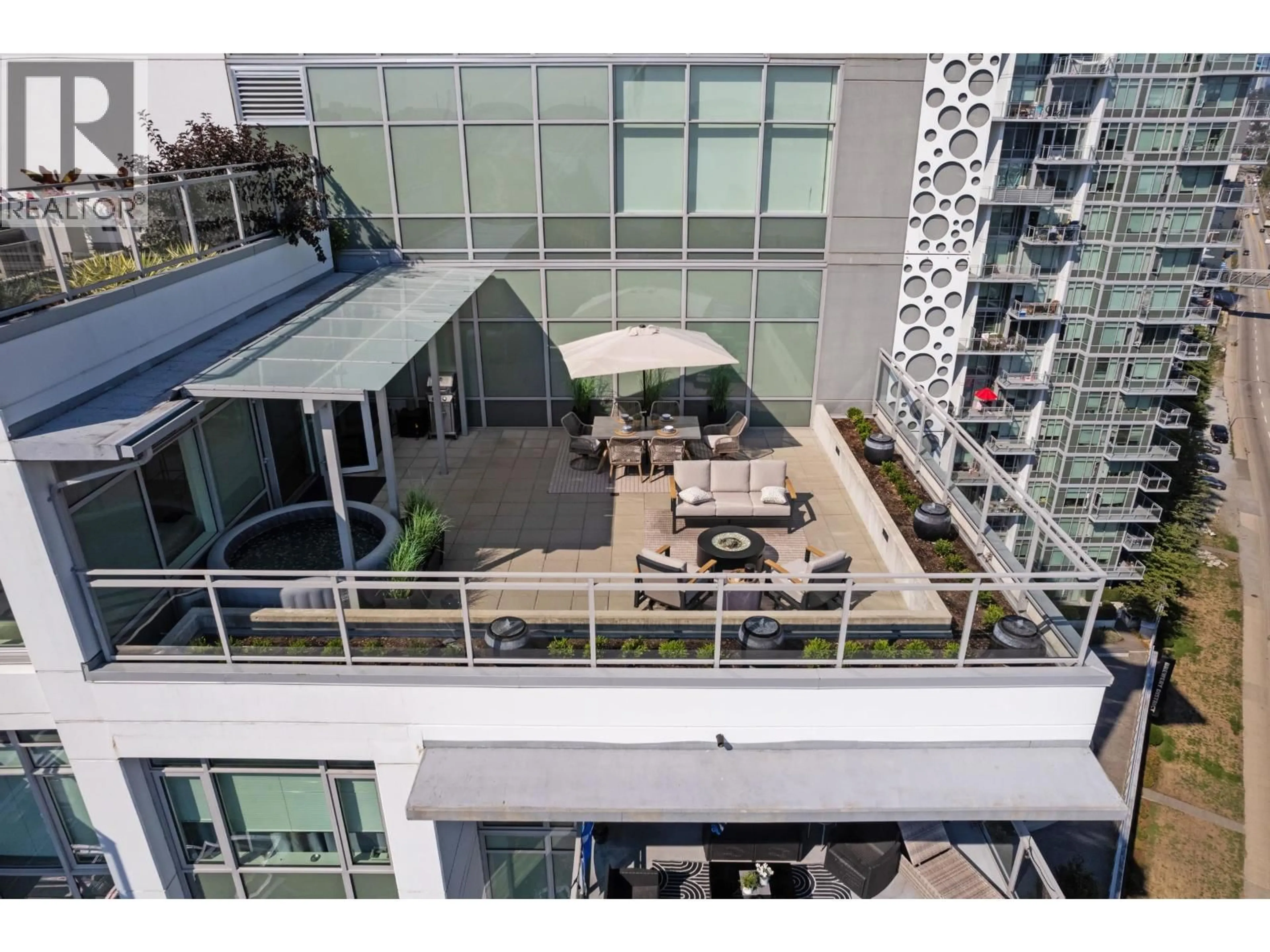 Patio, city buildings view from balcony for SPH06 - 200 NELSON'S CRESCENT, New Westminster British Columbia V3L0H4