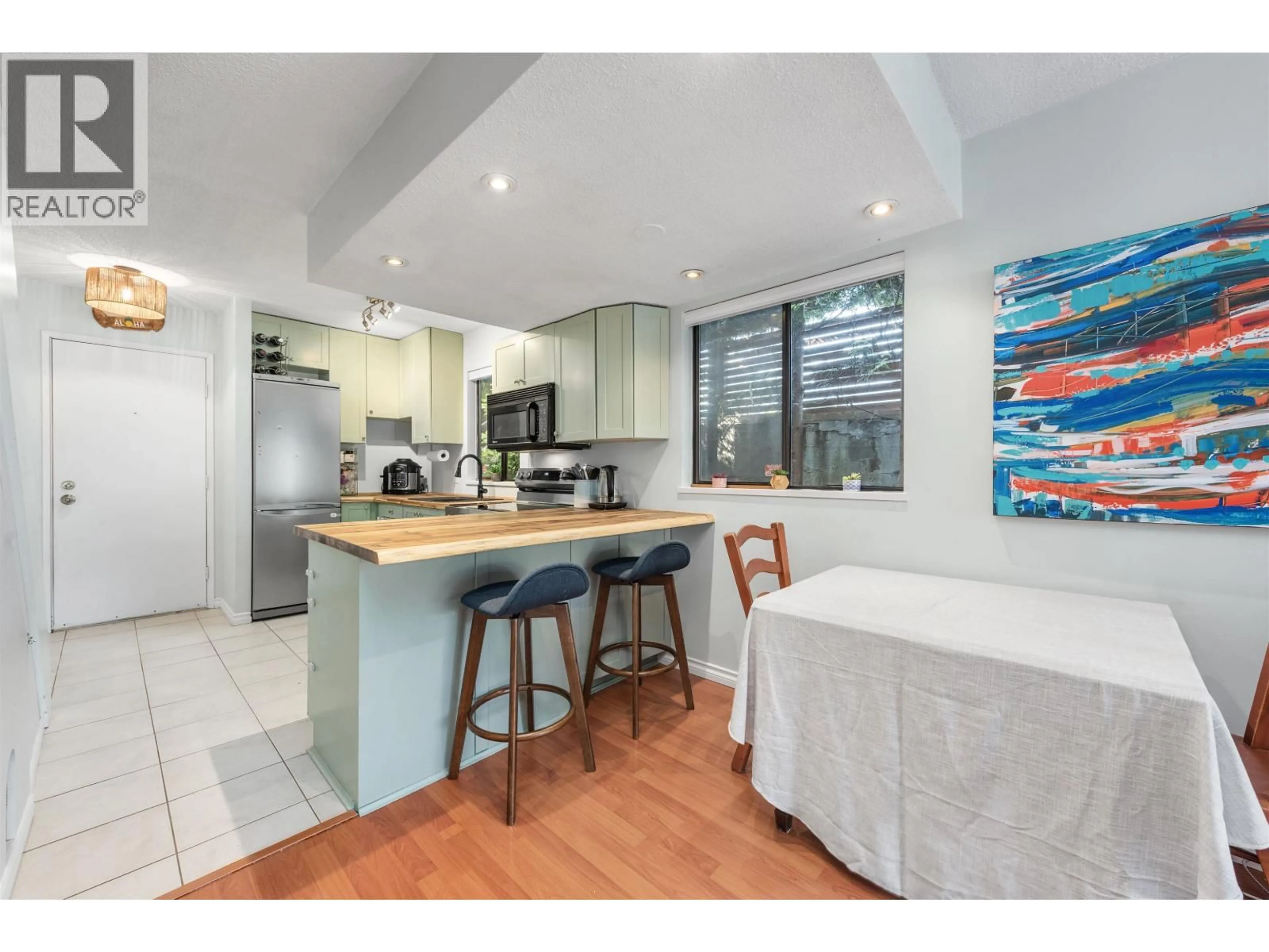 Open concept kitchen, ceramic/tile floor for 1 - 719 31ST AVENUE, Vancouver British Columbia V5V2W9