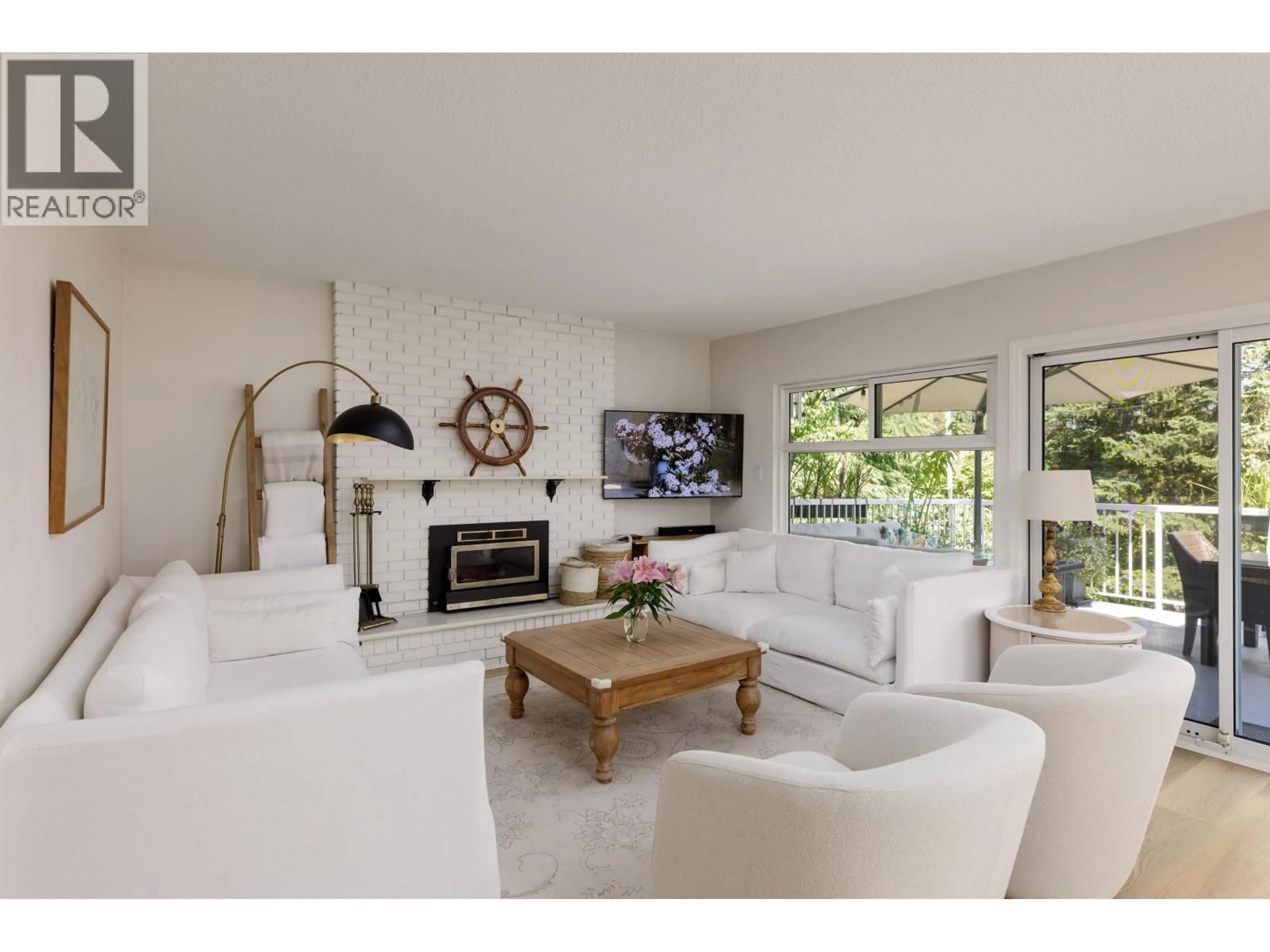Living room with furniture, ceramic/tile floor for 2441 PANORAMA DRIVE, North Vancouver British Columbia V7G1V4