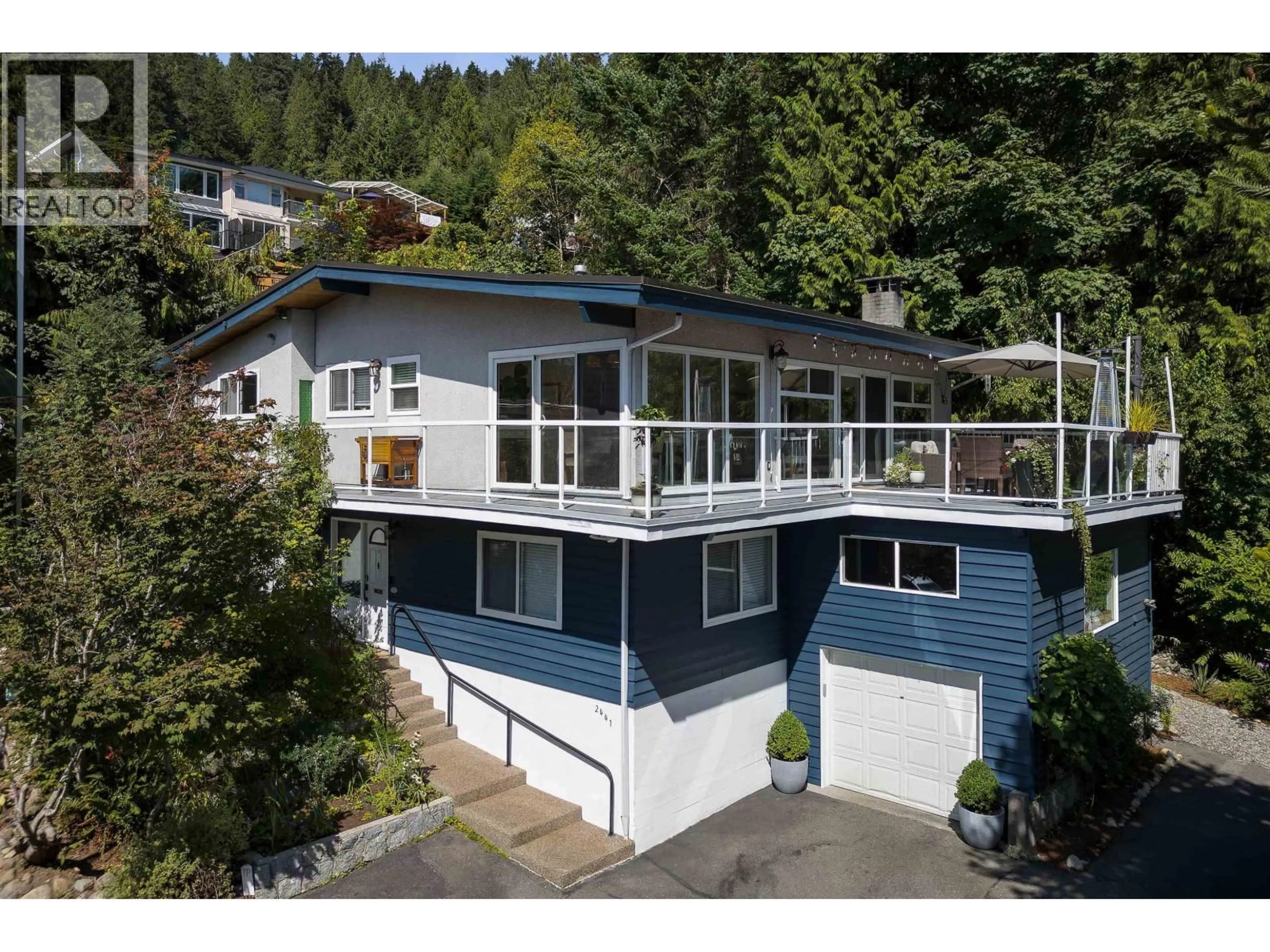 Home with vinyl exterior material, unknown for 2441 PANORAMA DRIVE, North Vancouver British Columbia V7G1V4