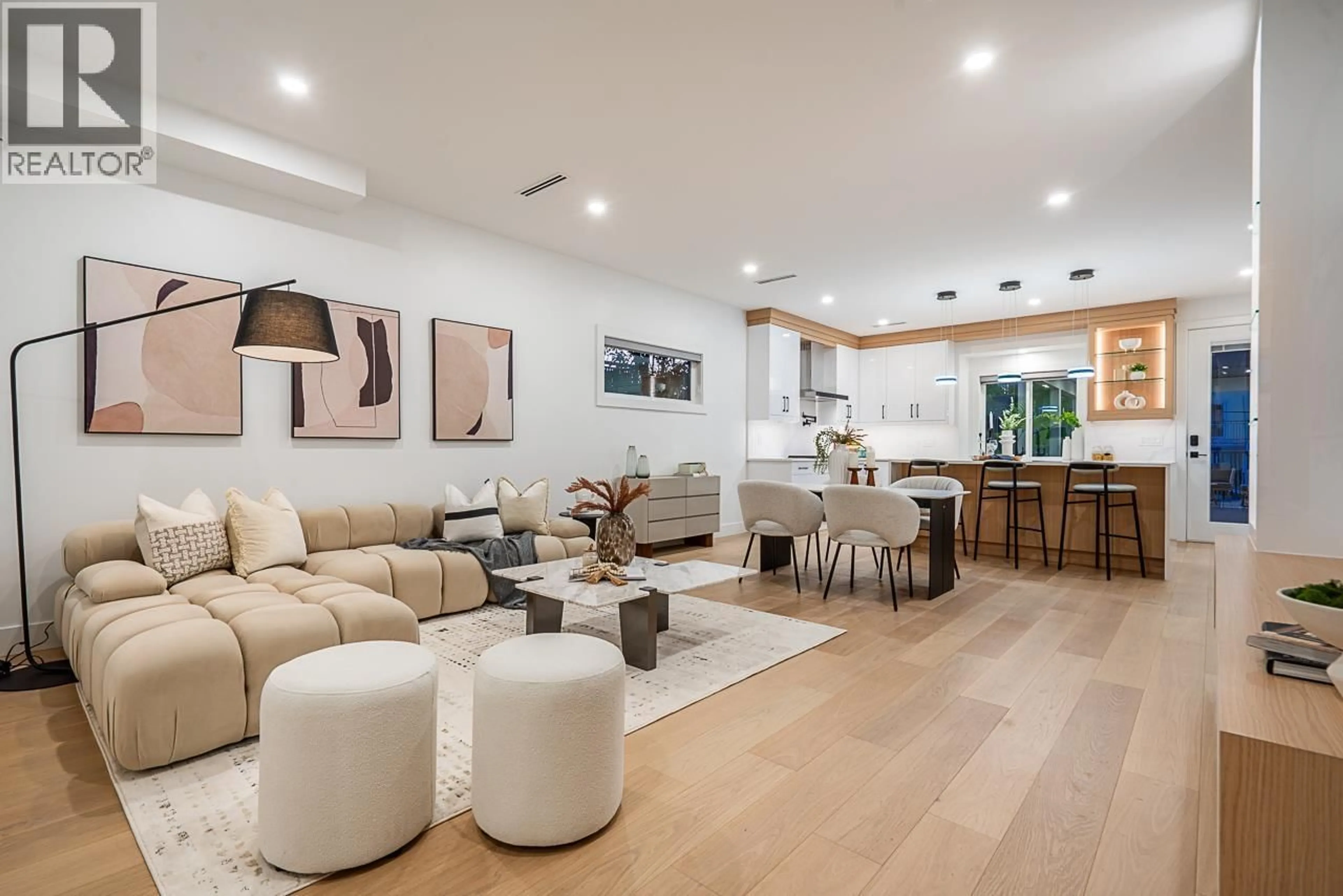 Living room with furniture, unknown for 3859 TRIUMPH STREET, Burnaby British Columbia V5C1Y6