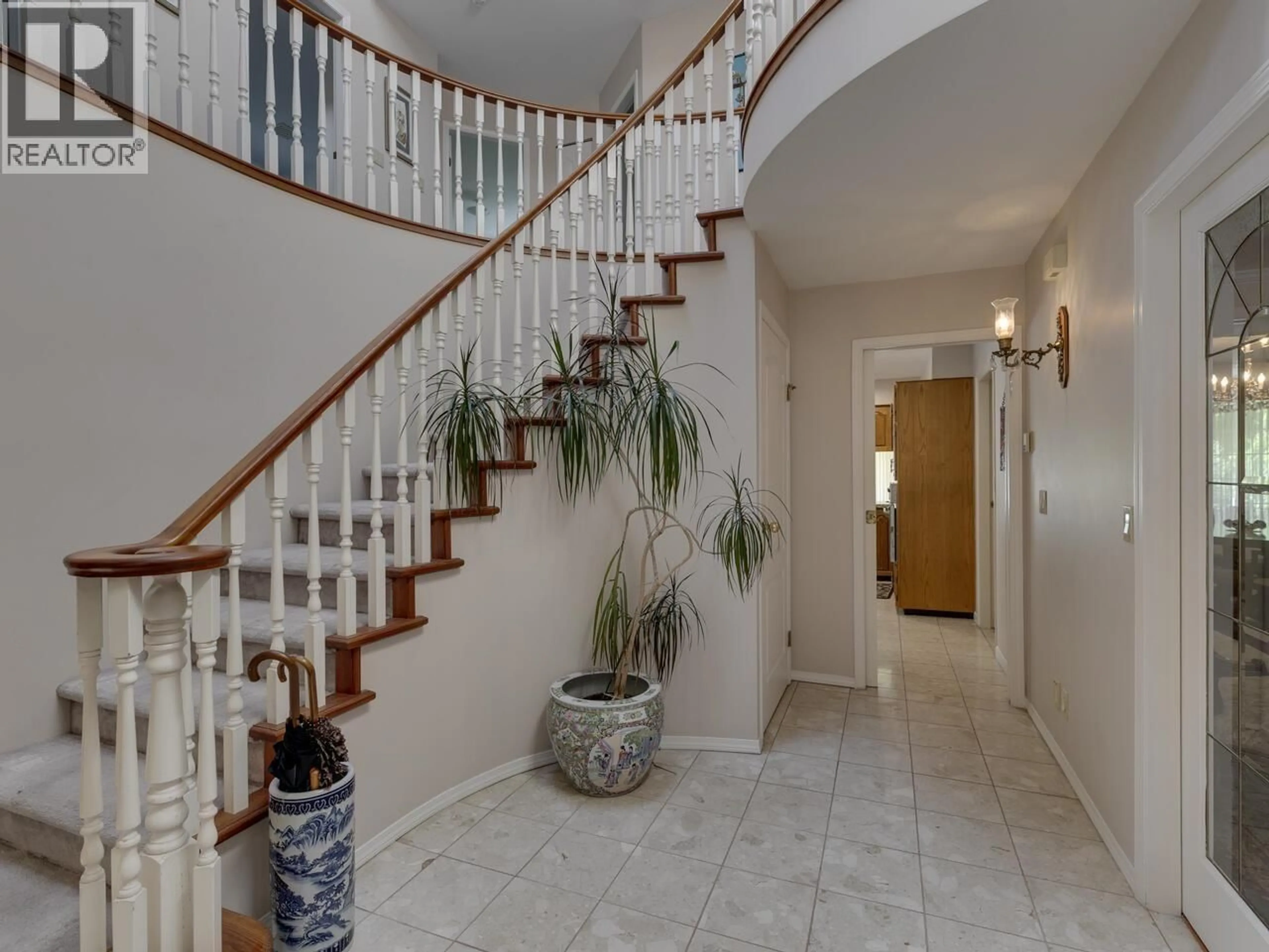 Indoor foyer for 5755 NANCY GREENE WAY, North Vancouver British Columbia V7R4W4