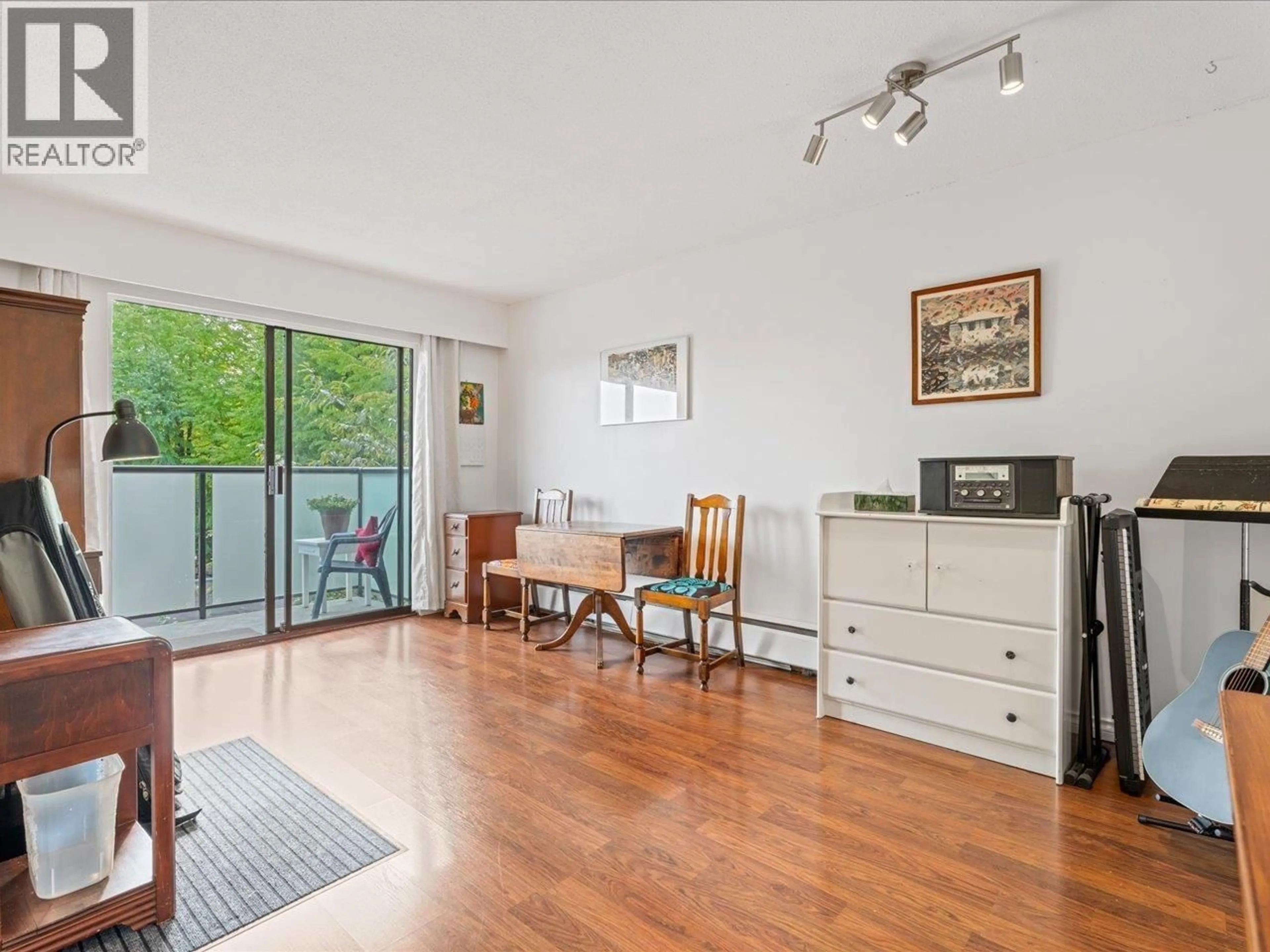 Unknown for 210 - 930 7 AVENUE, Vancouver British Columbia V5T1P6