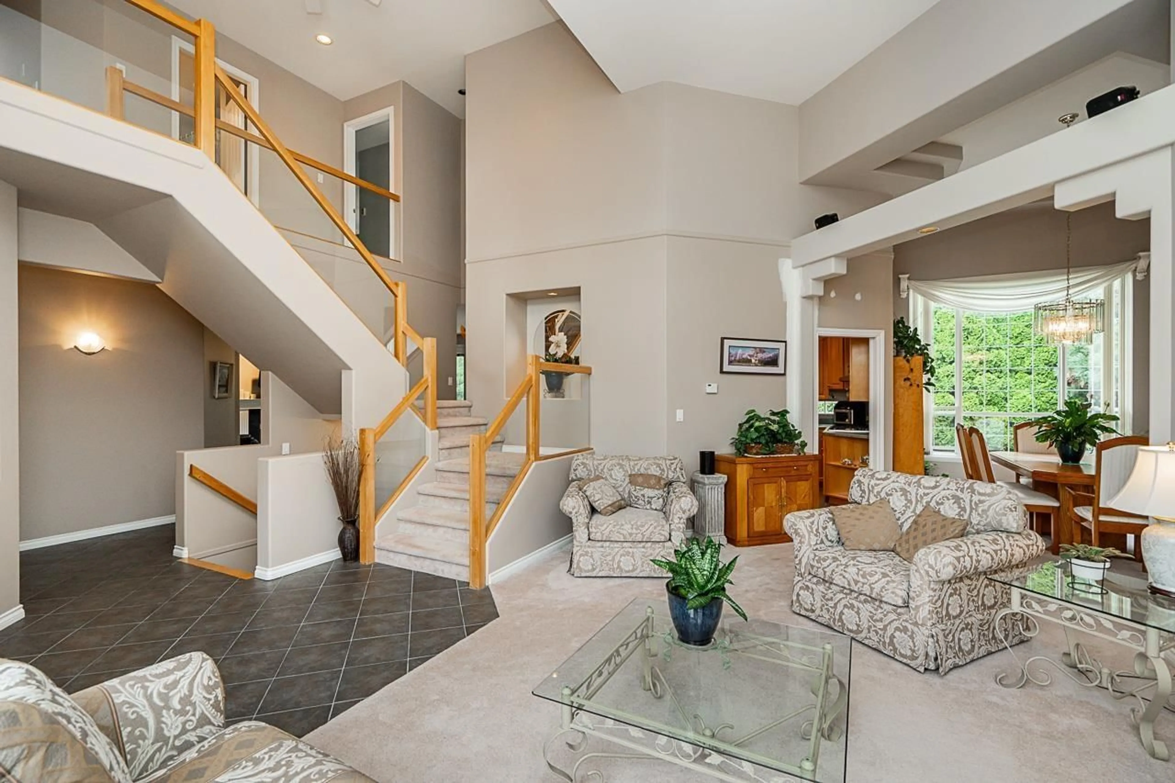 Indoor foyer for 11135 164, Surrey British Columbia V4N4X9