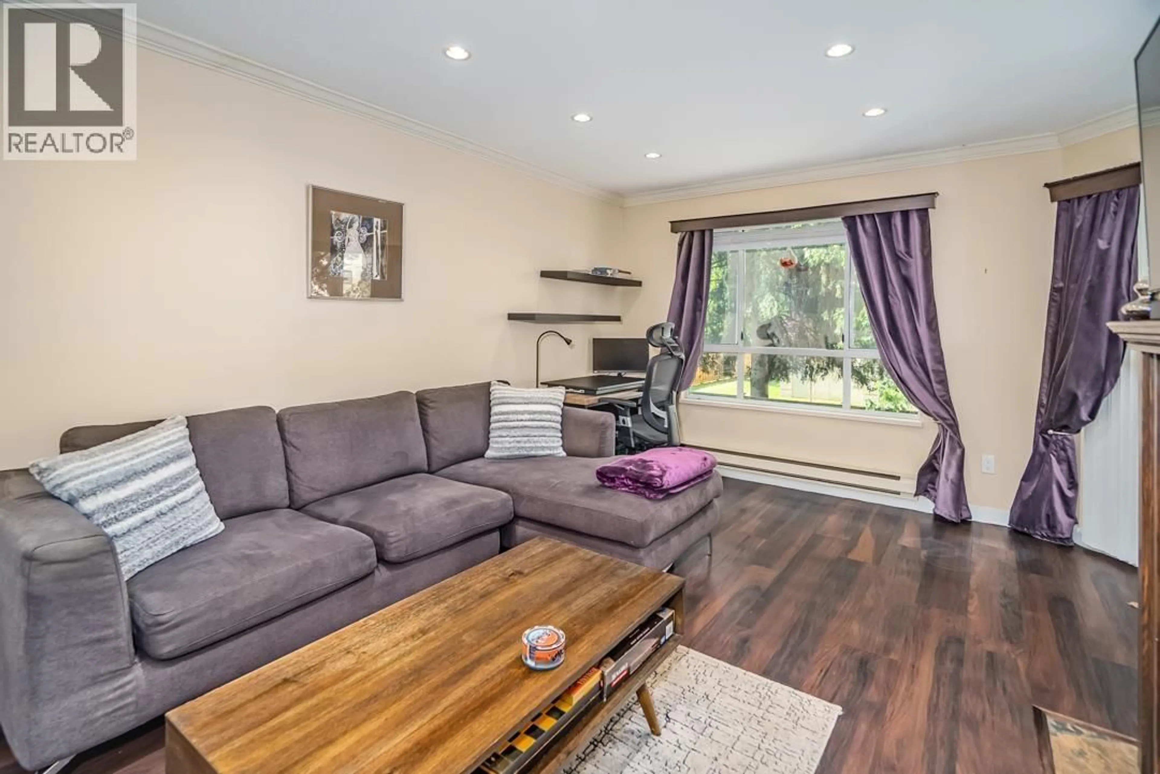 Living room with furniture, wood/laminate floor for 102 - 8655 JONES ROAD, Richmond British Columbia V6Y3V7