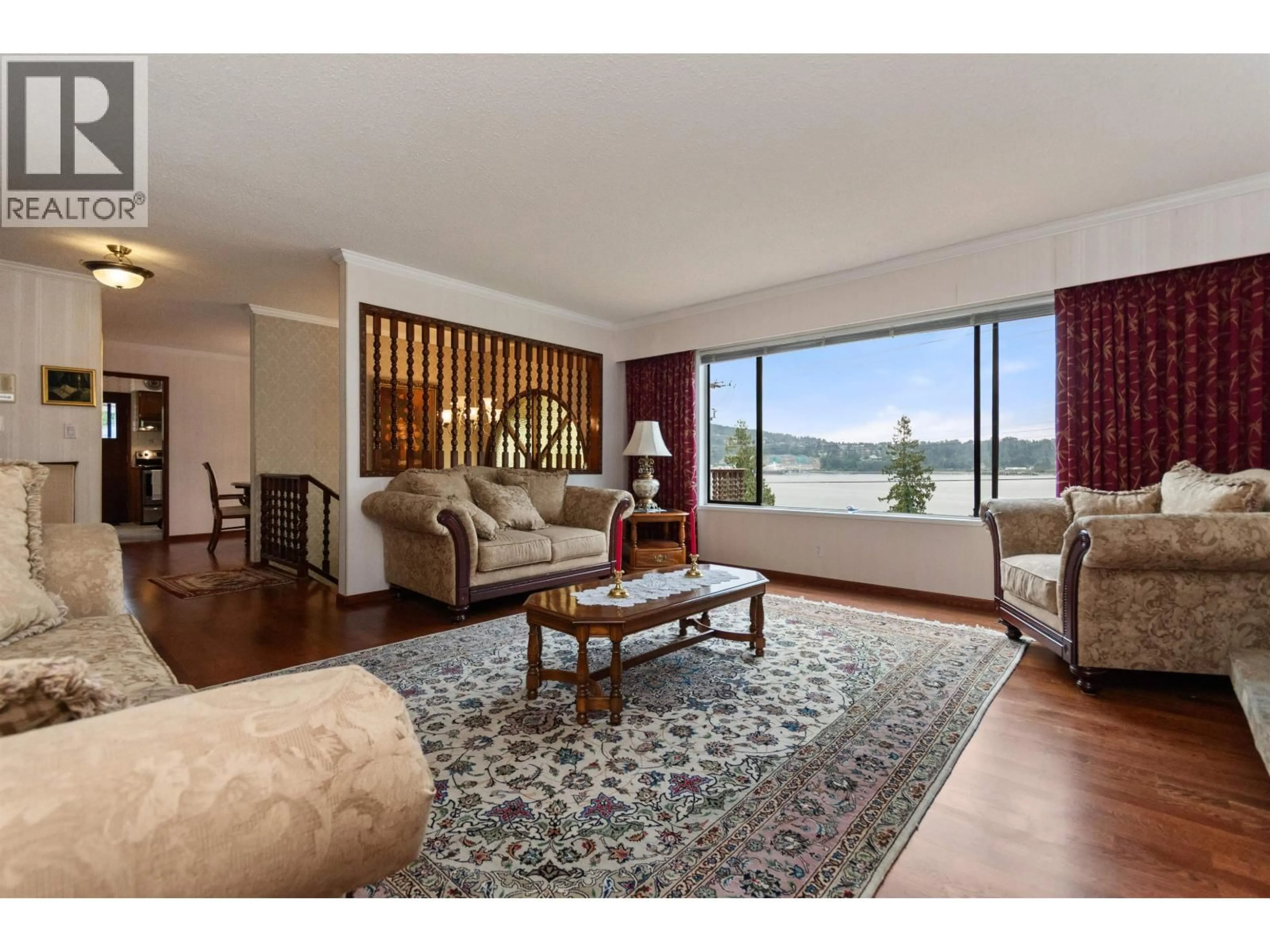 Living room with furniture, wood/laminate floor for 3772 DOLLARTON HIGHWAY, North Vancouver British Columbia V7G1A2